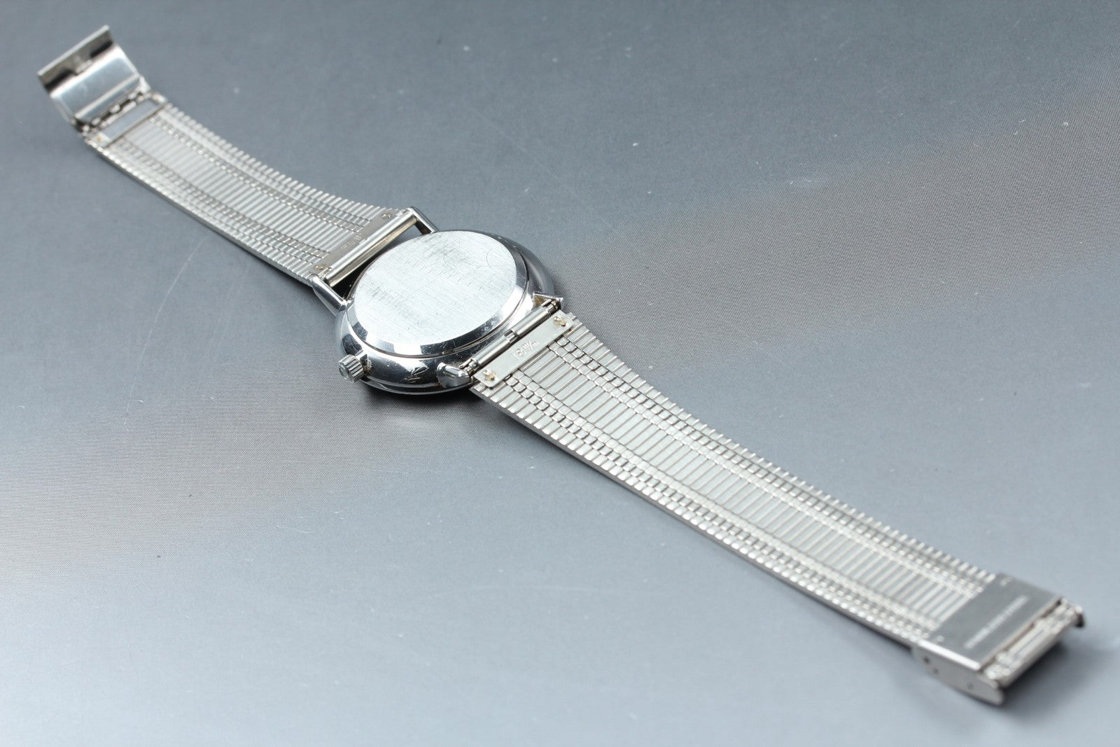 1977 Near MINT OMEGA De Ville 34mm 191.0044 Quartz Silver Dial Men's Vintage