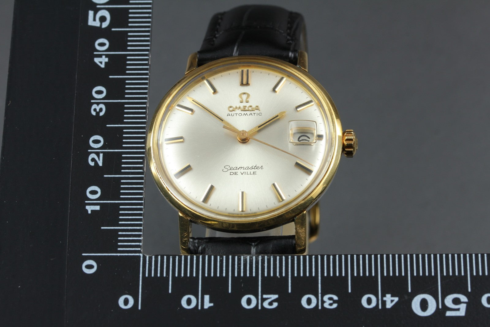 Near MINT OMEGA Seamaster De Ville 34mm Automatic Silver Dial Men's Vintage