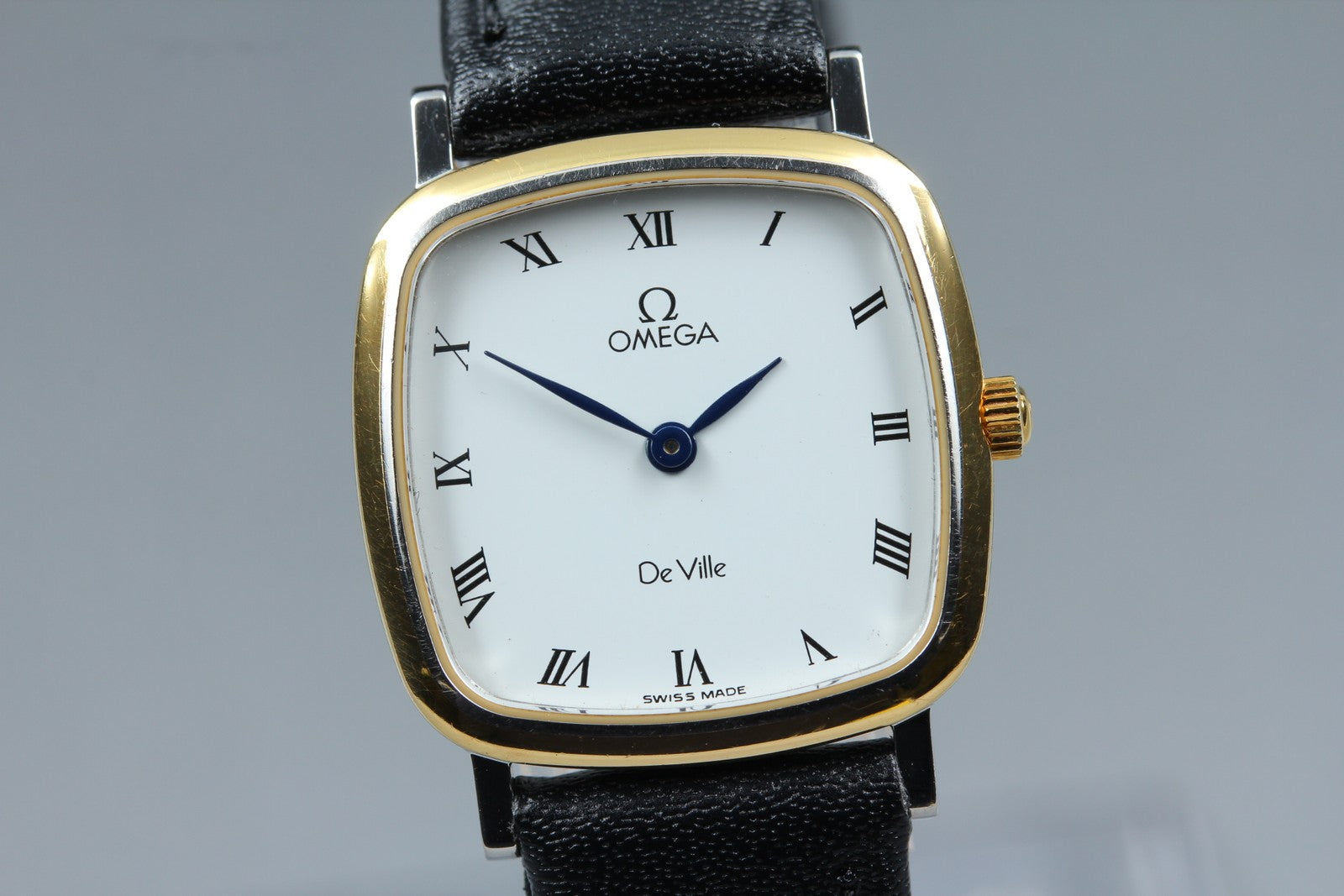 1993 Near MINT OMEGA De Ville 23mm 595.3111 Quartz White Roman Women's Vintage
