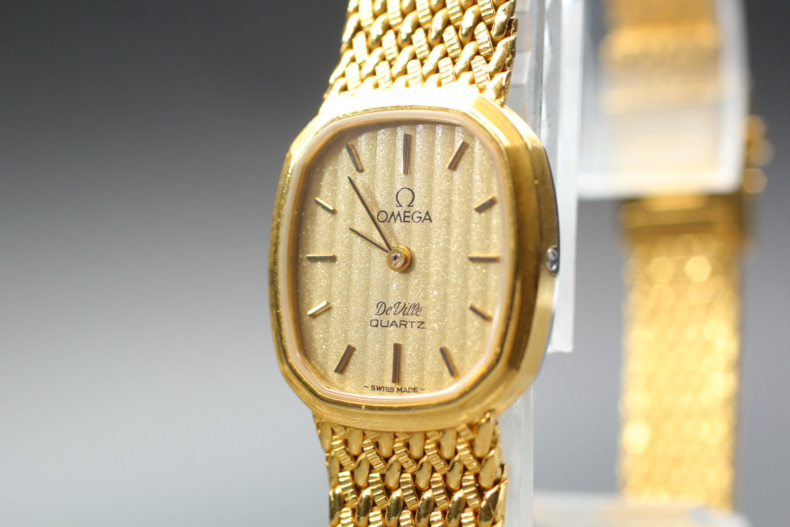 1980 Near MINT OMEGA De Ville 20mm 591.157 Quartz Gold Dial Women's Vintage