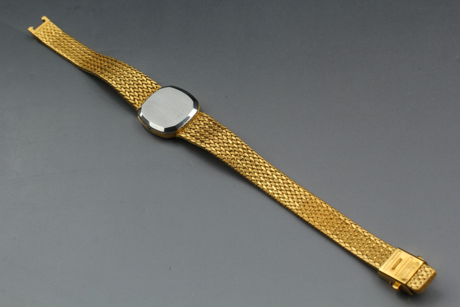 1980 Near MINT OMEGA De Ville 20mm 591.157 Quartz Gold Dial Women's Vintage