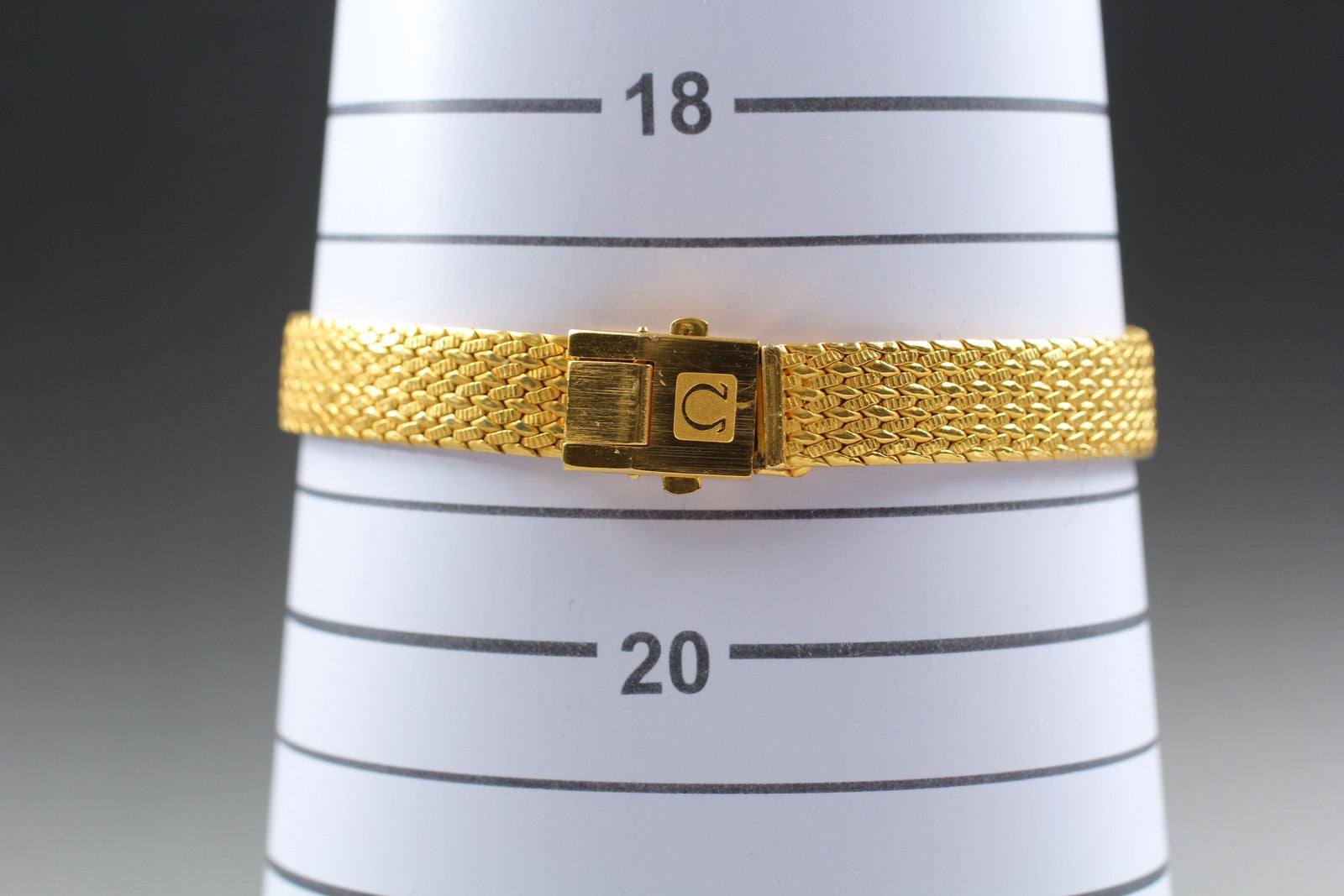 1980 Near MINT OMEGA De Ville 20mm 591.157 Quartz Gold Dial Women's Vintage