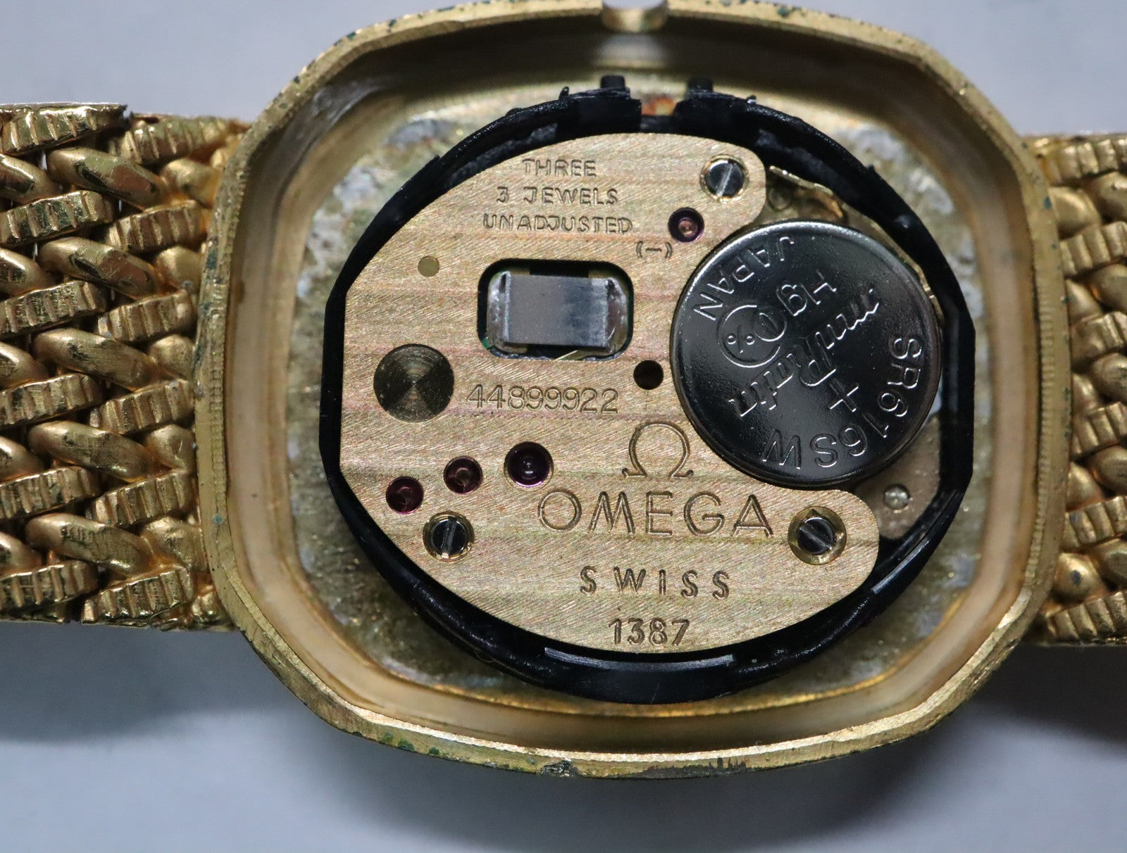 1980 Near MINT OMEGA De Ville 20mm 591.157 Quartz Gold Dial Women's Vintage