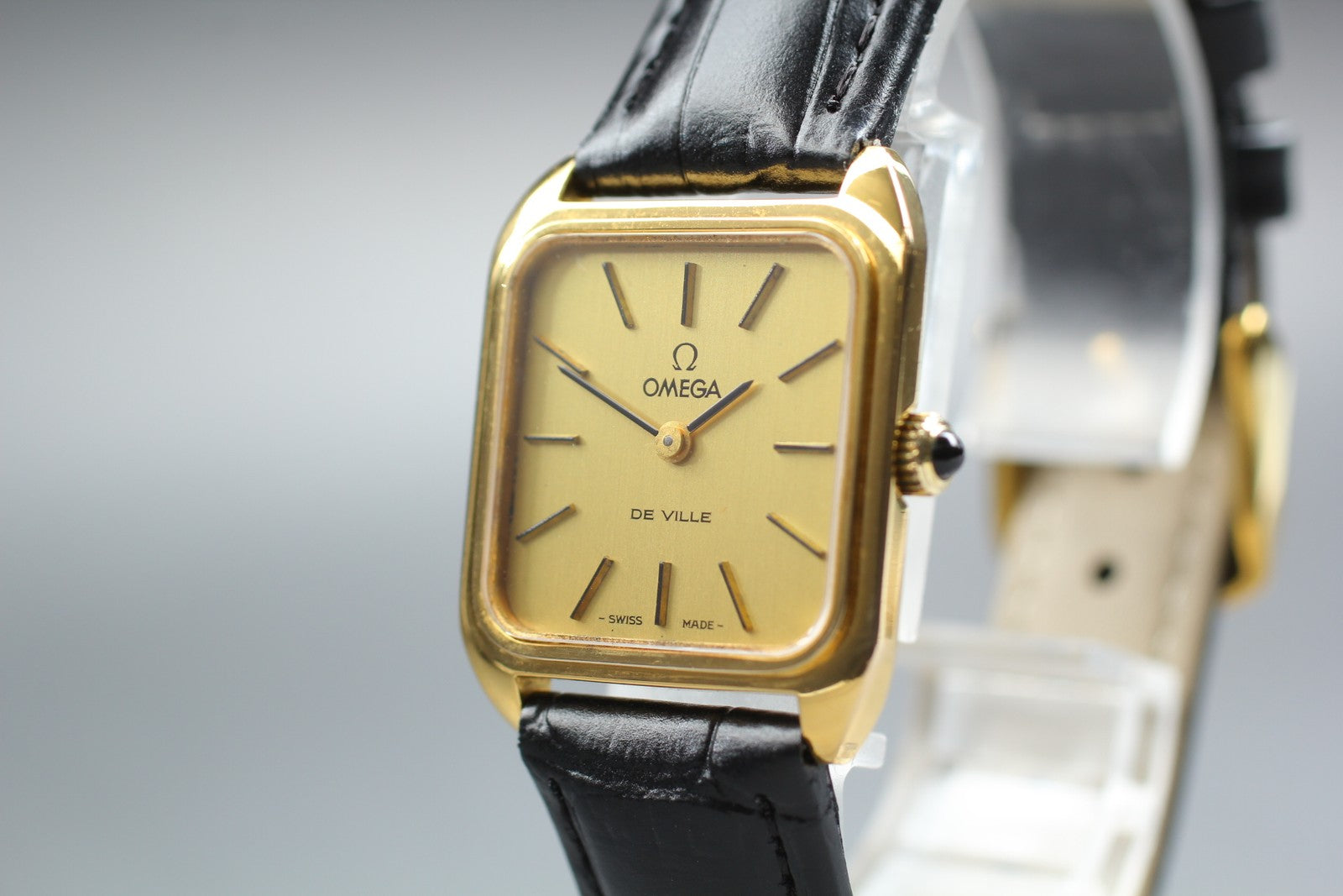 1976 Near MINT OMEGA De Ville 24mm 511.0502 Manual Gold Dial Women's Vintage