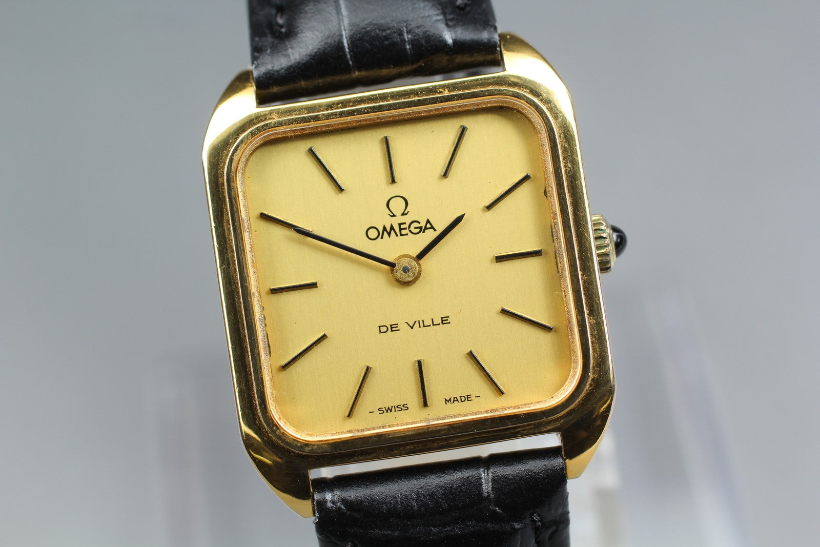 1976 Near MINT OMEGA De Ville 24mm 511.0502 Manual Gold Dial Women's Vintage