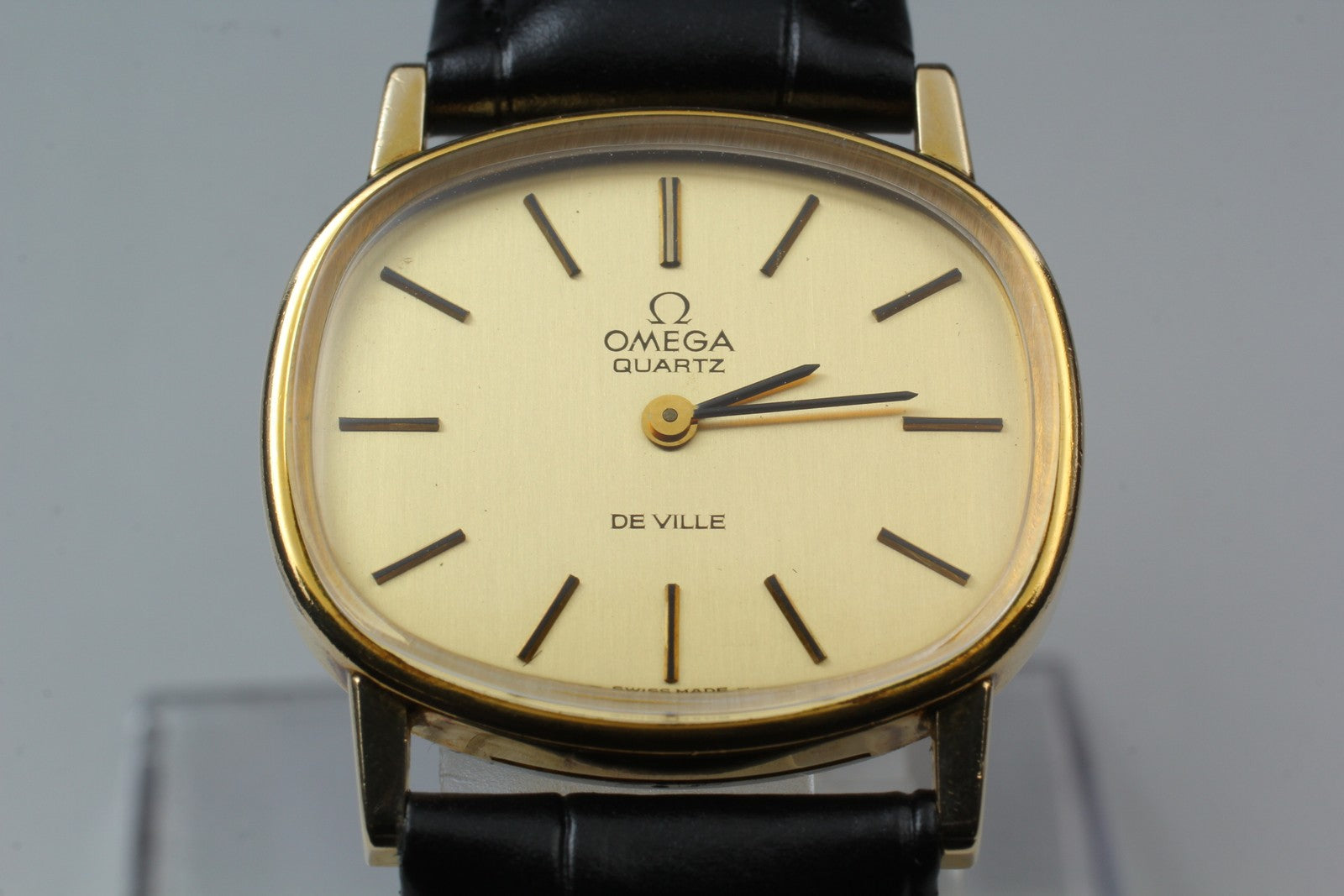 1979 Near MINT OMEGA De Ville 29mm 591.015 Quartz Gold Dial Women's Vintage