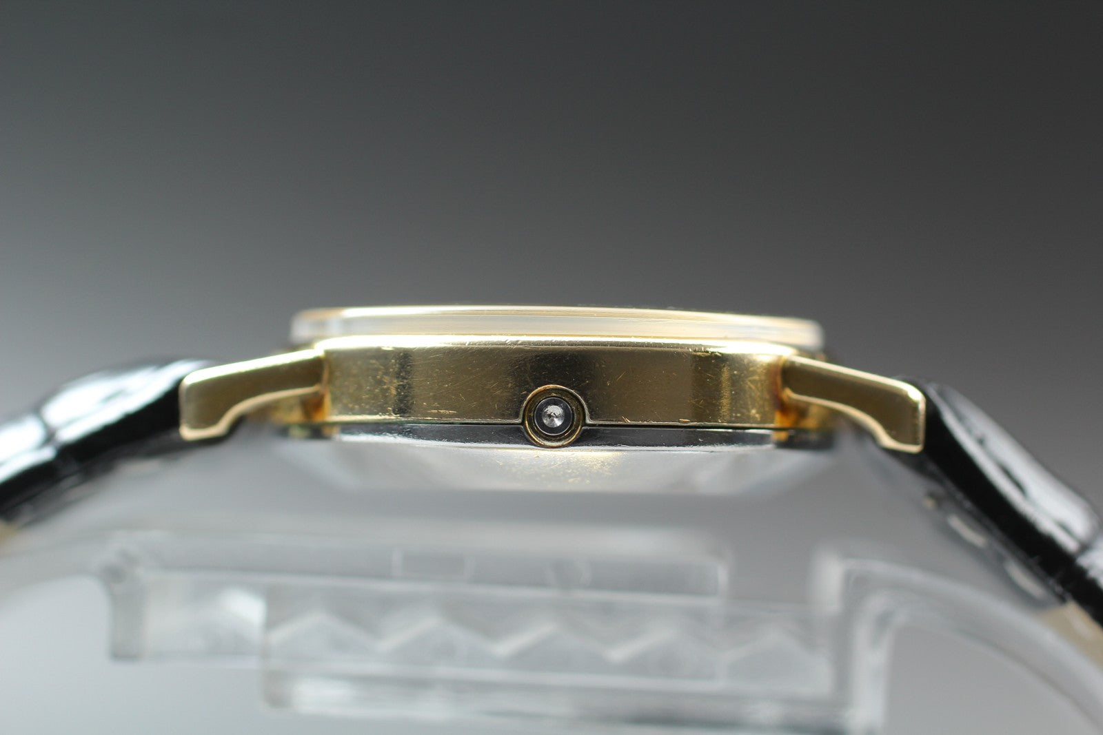1979 Near MINT OMEGA De Ville 29mm 591.015 Quartz Gold Dial Women's Vintage