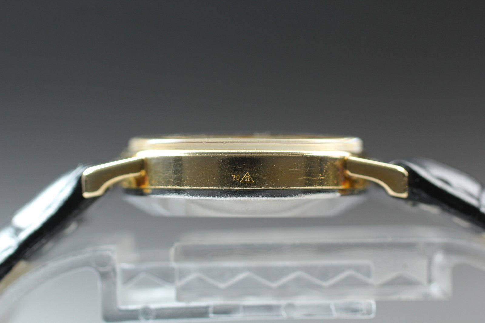 1979 Near MINT OMEGA De Ville 29mm 591.015 Quartz Gold Dial Women's Vintage