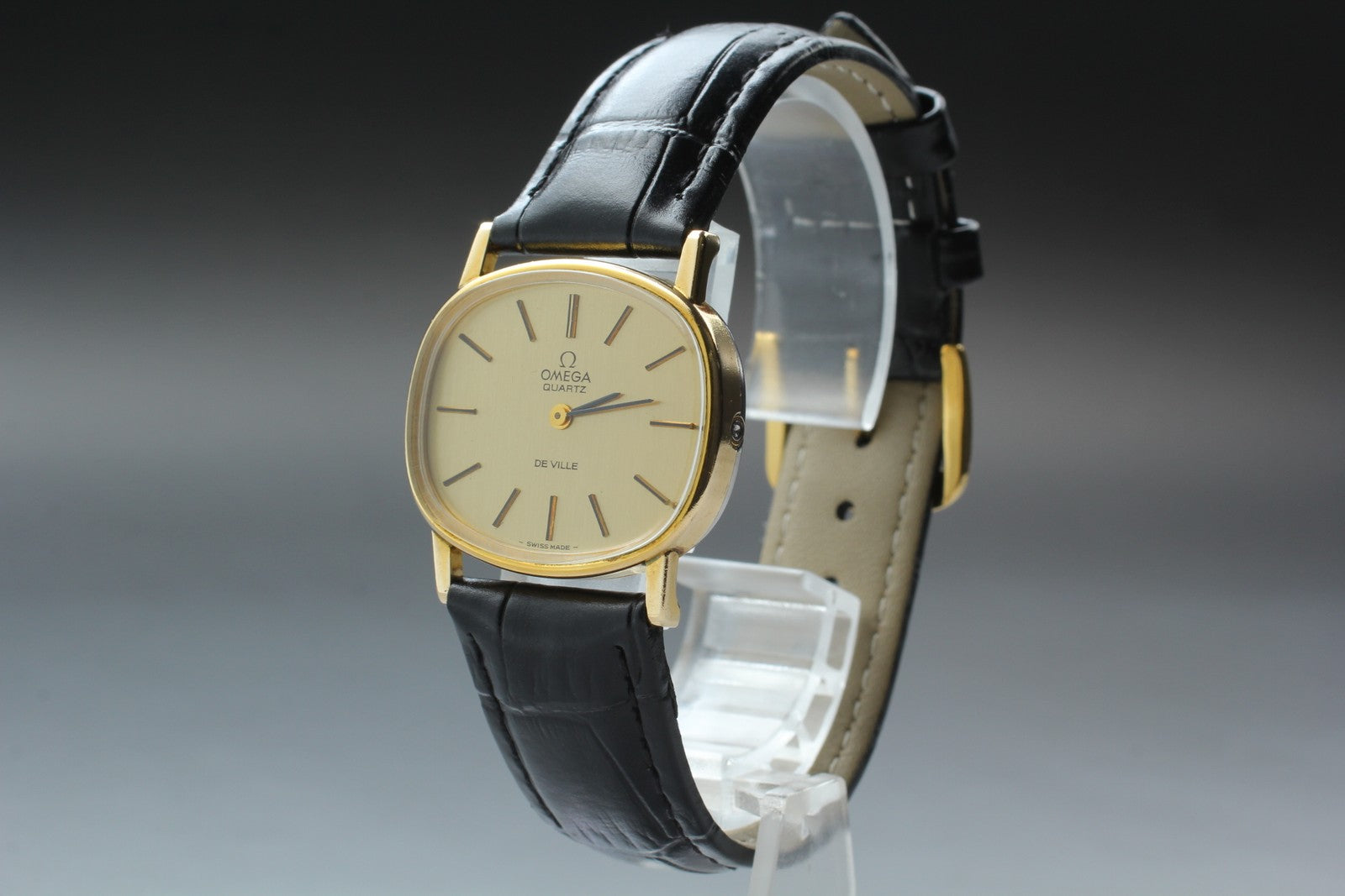 1979 Near MINT OMEGA De Ville 29mm 591.015 Quartz Gold Dial Women's Vintage