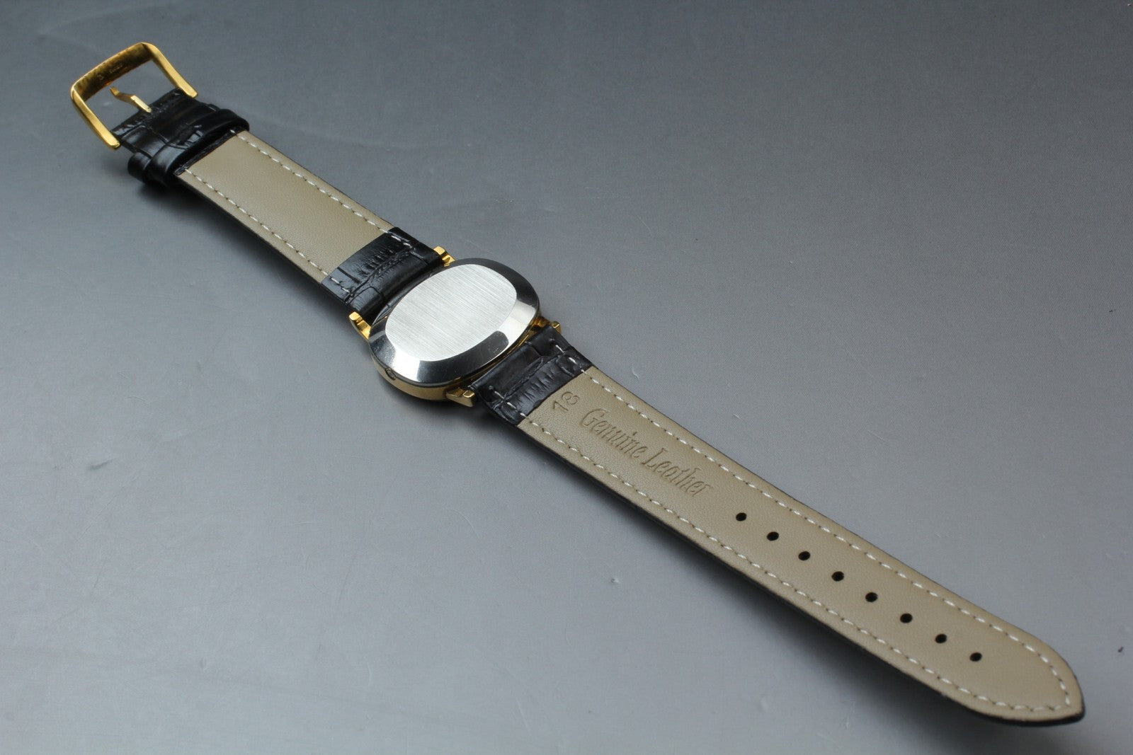 1979 Near MINT OMEGA De Ville 29mm 591.015 Quartz Gold Dial Women's Vintage