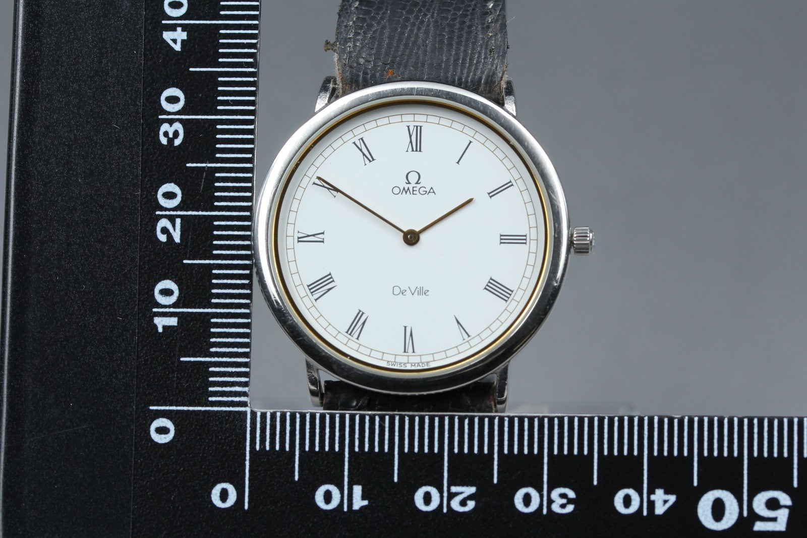 1987 Near MINT OMEGA De Ville 32mm 195.0075 Quartz White Roman Men's Vintage