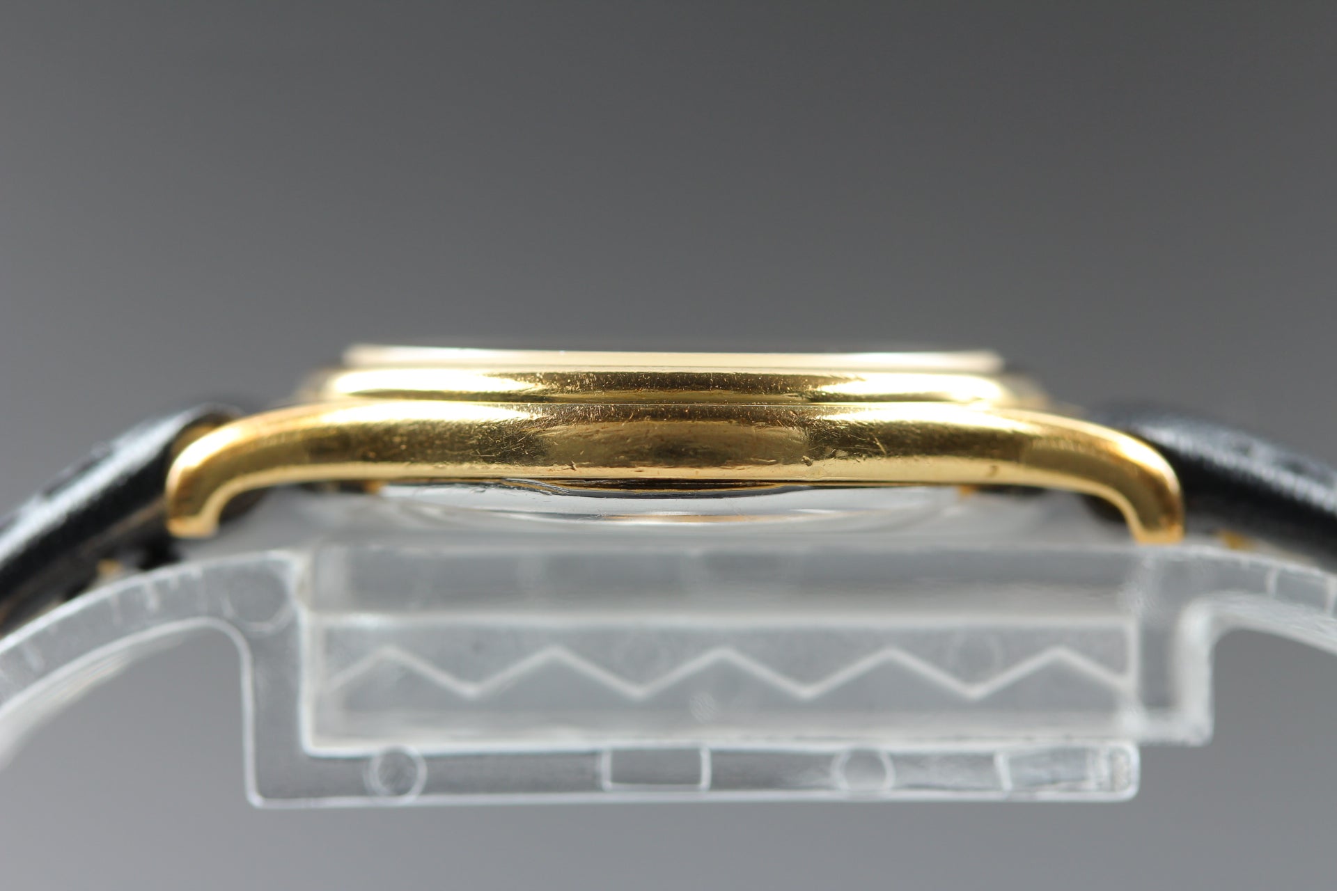 1981 Near MINT OMEGA De Ville 24mm 591.0094 Quartz Gold Dial Women's Vintage