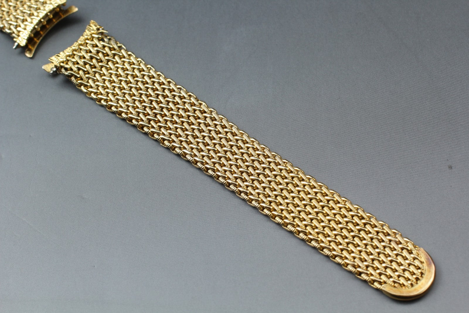 Near MINT OMEGA Milanese/Mesh Band FF595/1148 17mm Gold Plated Men's Vintage