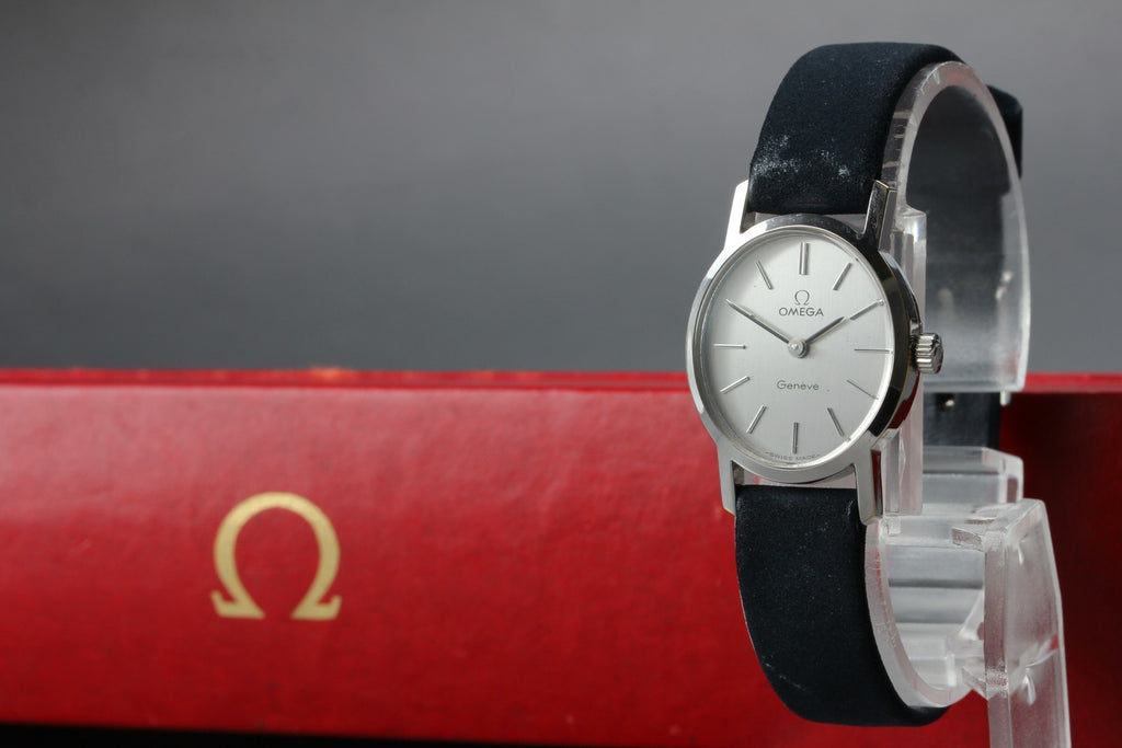1971 Near MINT OMEGA Geneve 21mm 511.0411 Manual Silver Dial Women's Vintage