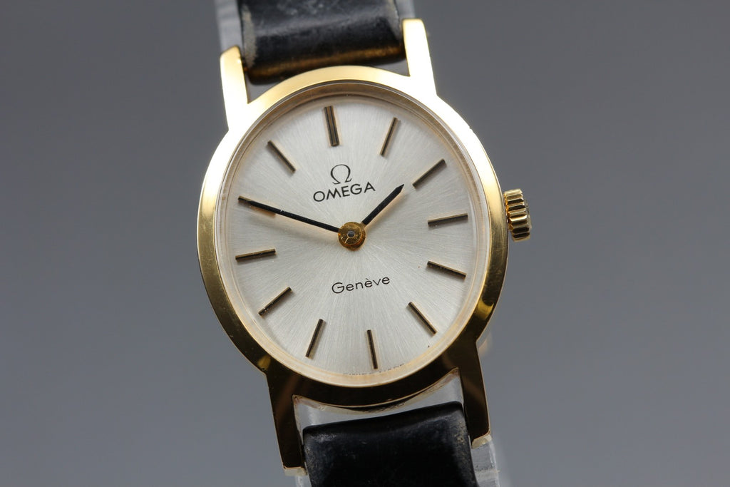 1974 Near MINT OMEGA Geneve 21mm 511.0411 Manual Silver Dial Women's Vintage
