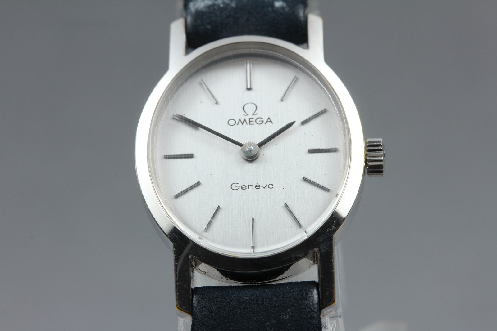 1971 Near MINT OMEGA Geneve 21mm 511.0411 Manual Silver Dial Women's Vintage
