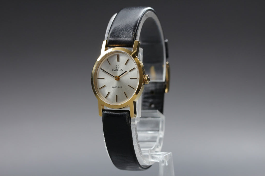 1974 Near MINT OMEGA Geneve 21mm 511.0411 Manual Silver Dial Women's Vintage