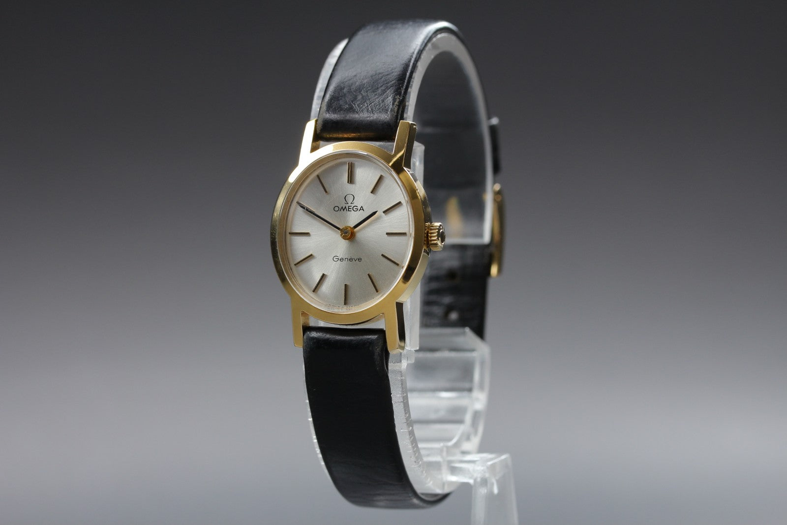 1974 Near MINT OMEGA Geneve 21mm 511.0411 Manual Silver Dial Women's Vintage