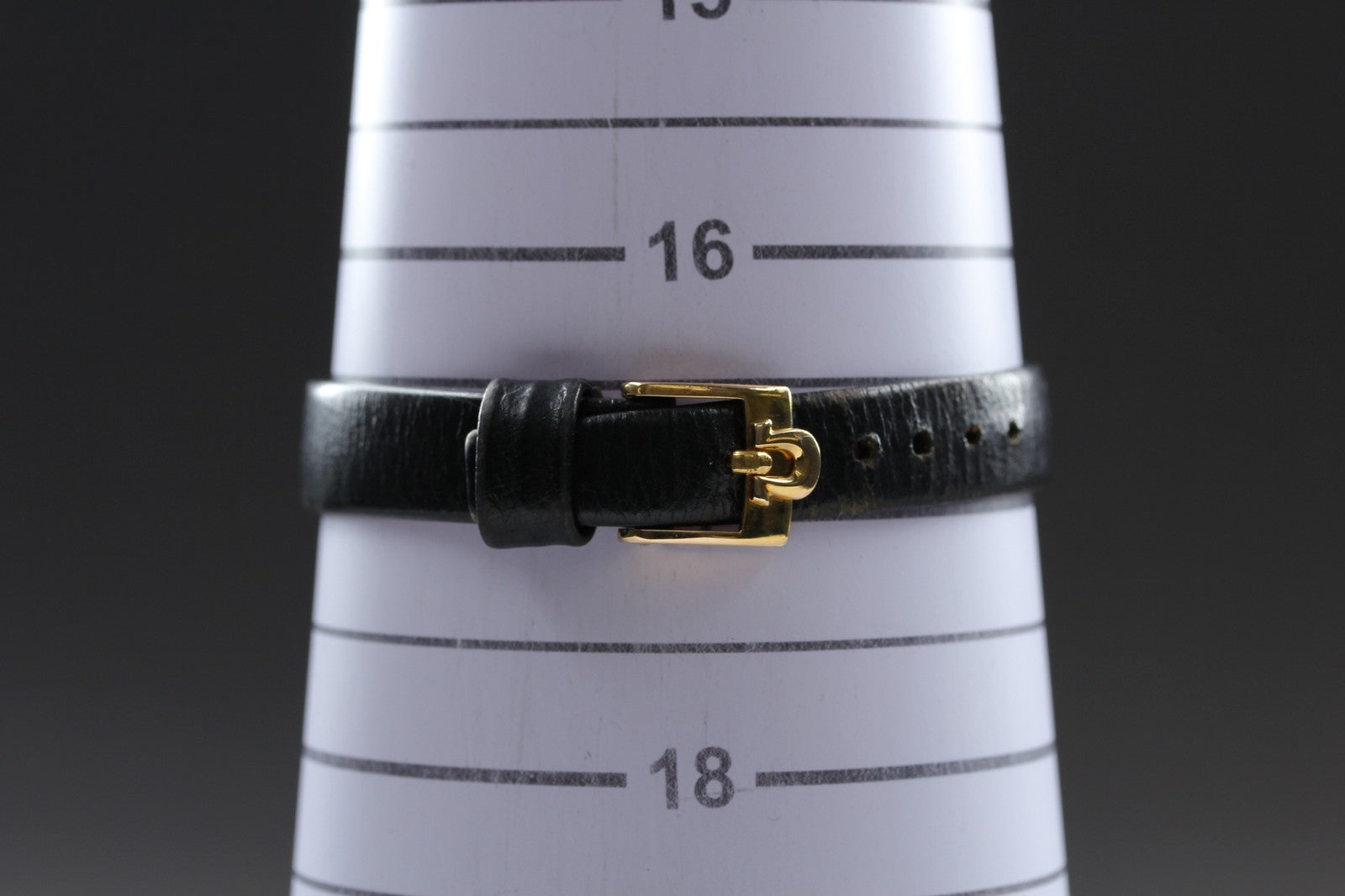 1974 Near MINT OMEGA Geneve 21mm 511.0411 Manual Silver Dial Women's Vintage