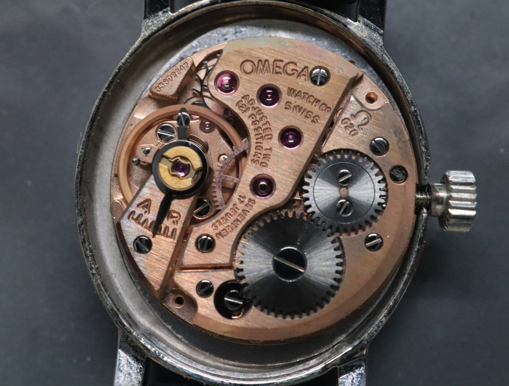 1971 Near MINT OMEGA Geneve 21mm 511.0411 Manual Silver Dial Women's Vintage