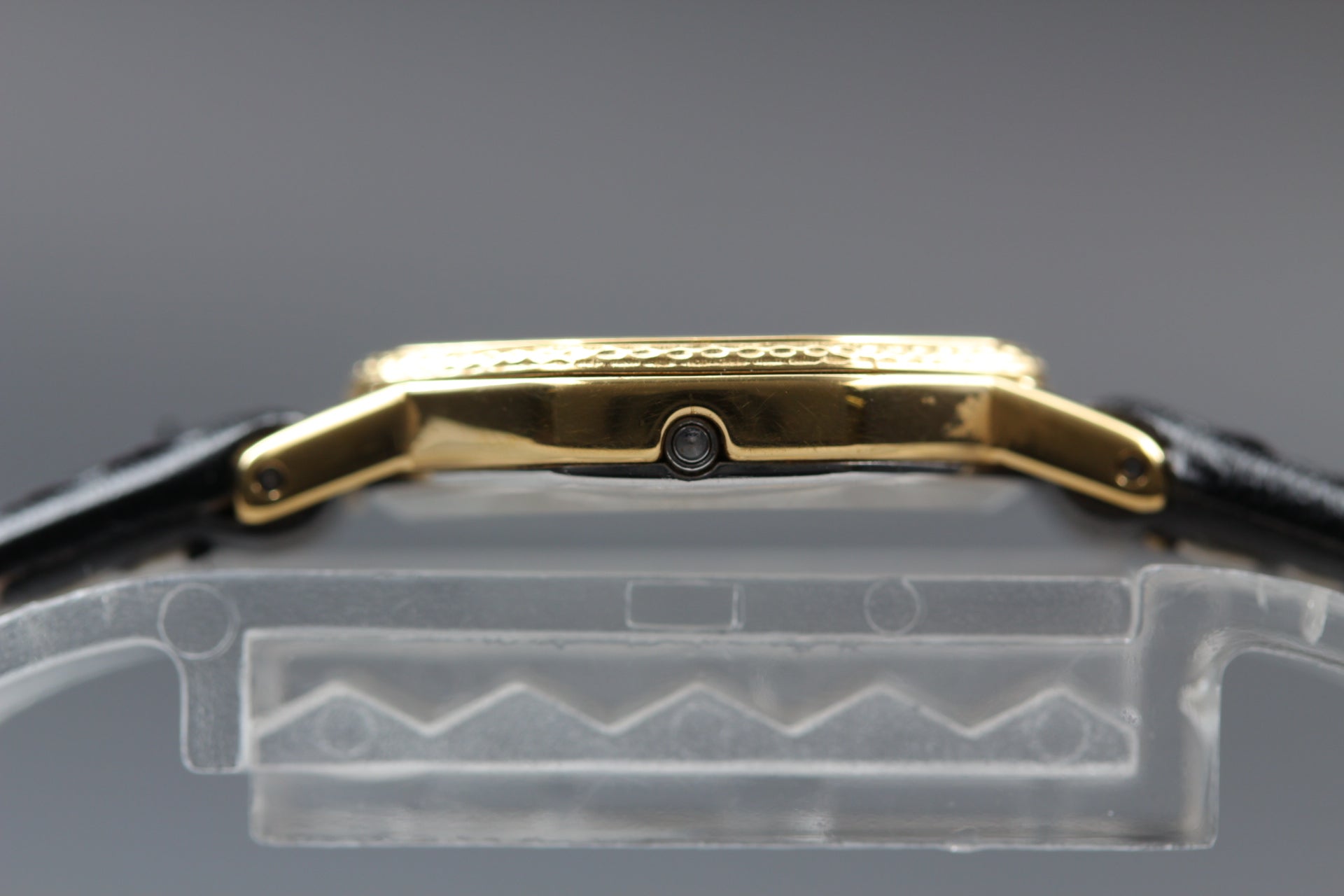 1984 Near MINT OMEGA De Ville 20mm 591.0257 Quartz Gold Roman Dial Women Vintage
