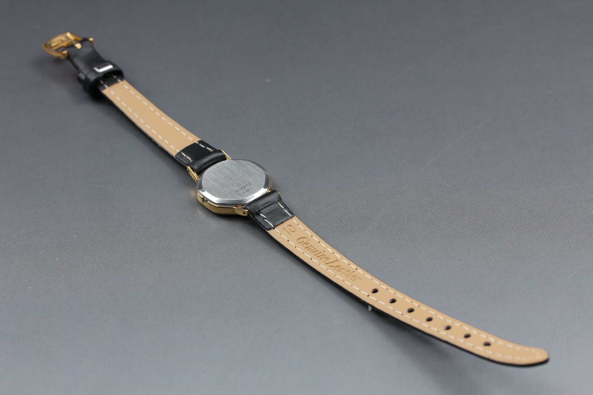 1984 Near MINT OMEGA De Ville 20mm 591.0257 Quartz Gold Roman Dial Women Vintage