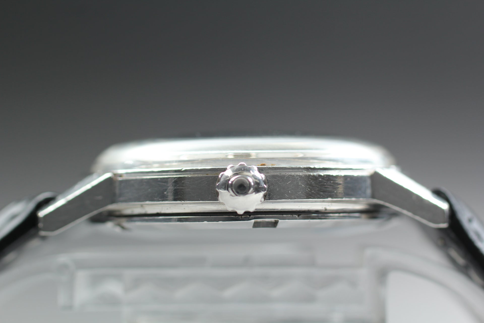 1969 Near MINT OMEGA Geneve 34mm 166.037 Automatic Silver Dial Men's Vintage