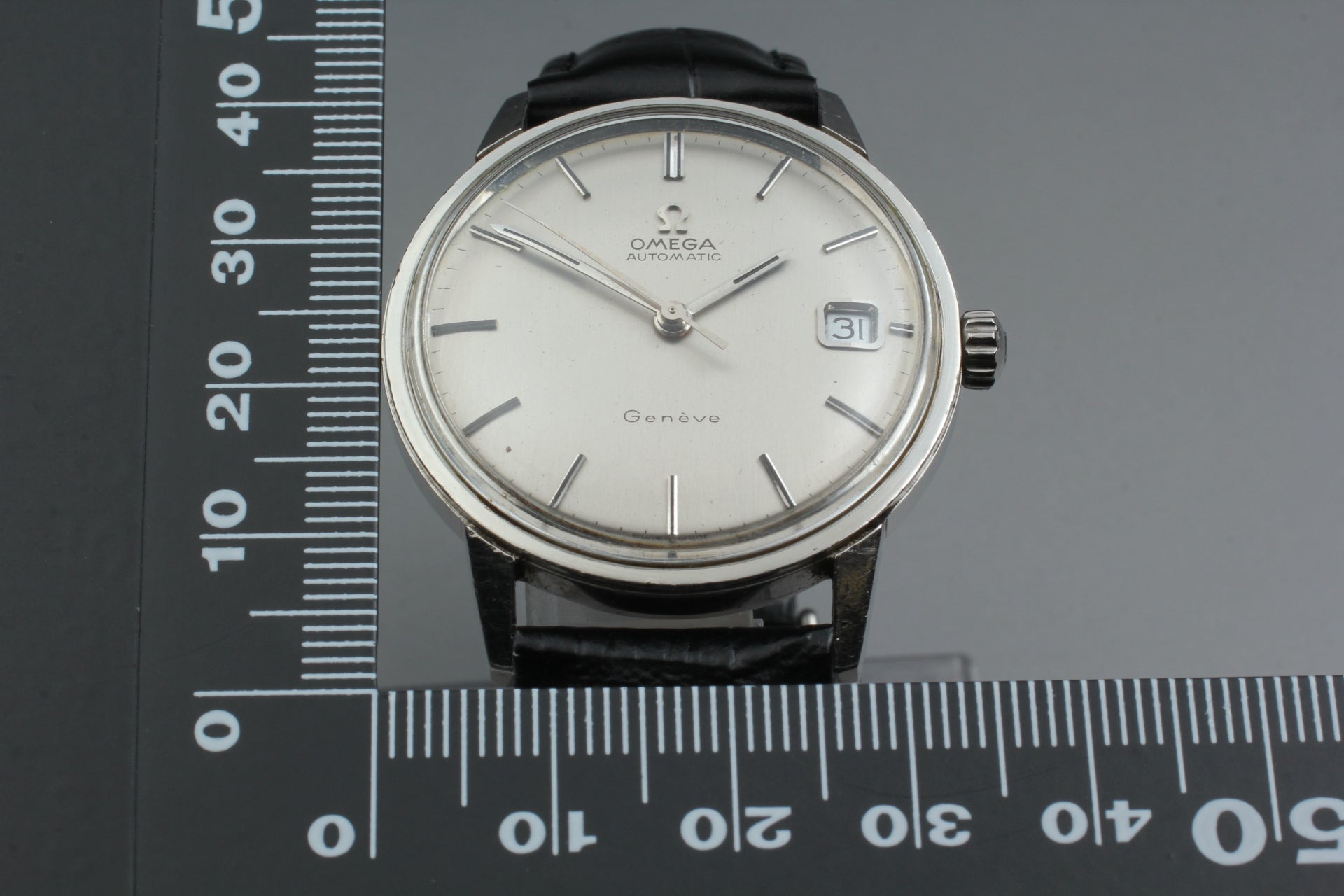 1969 Near MINT OMEGA Geneve 34mm 166.037 Automatic Silver Dial Men's Vintage