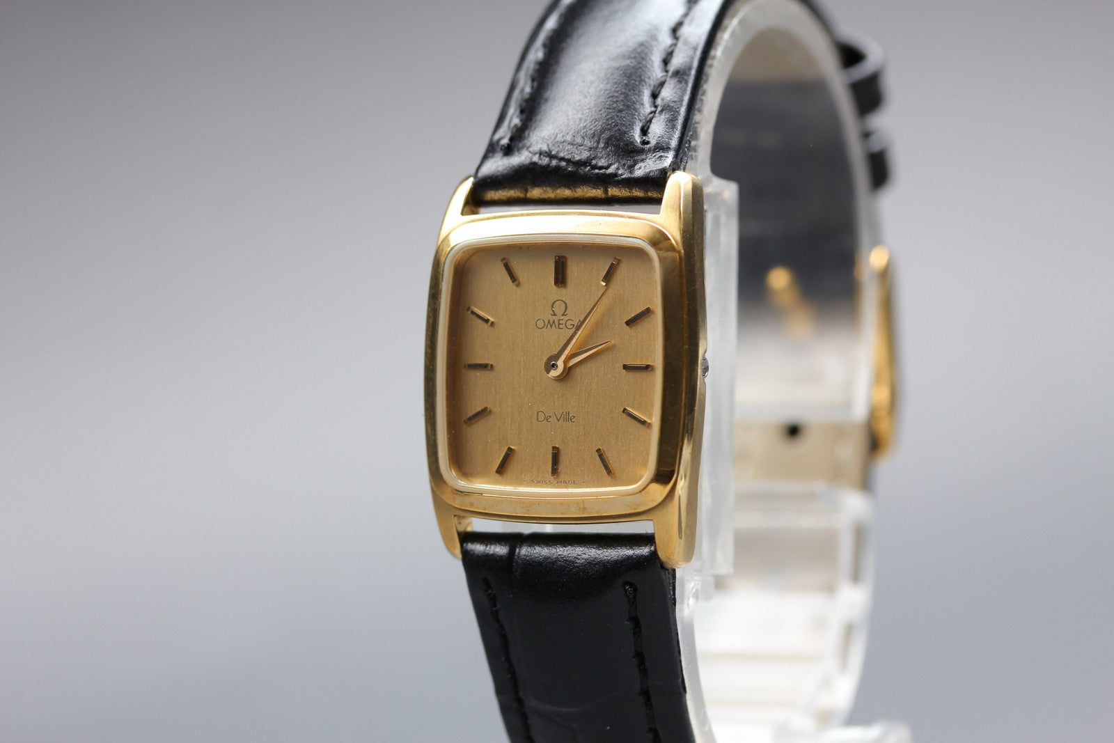 1983 Near MINT OMEGA De Ville 19mm 591.0230 Quartz Gold Dial Women's Vintage
