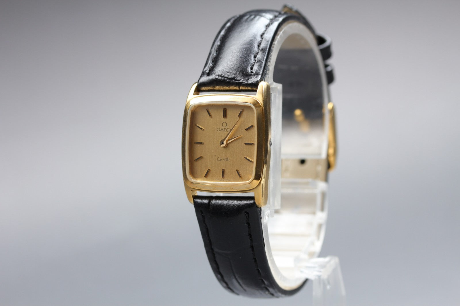 1983 Near MINT OMEGA De Ville 19mm 591.0230 Quartz Gold Dial Women's Vintage