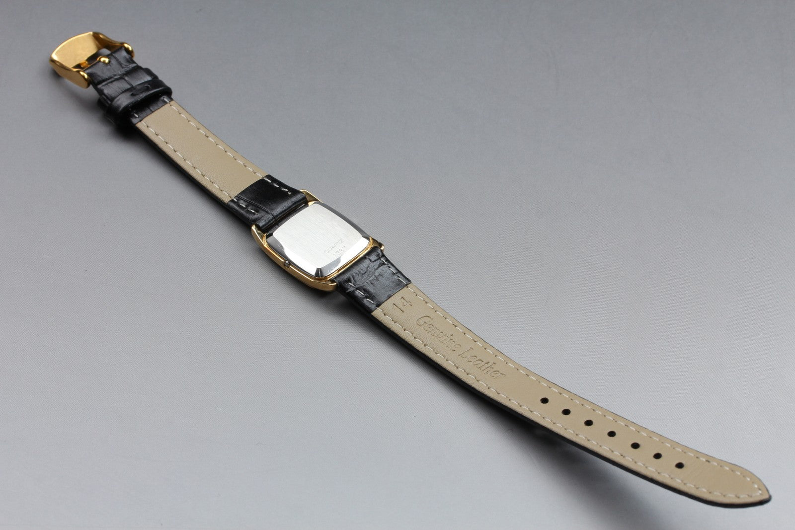 1983 Near MINT OMEGA De Ville 19mm 591.0230 Quartz Gold Dial Women's Vintage