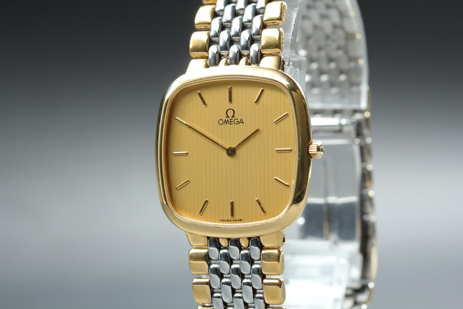 1988 Near MINT OMEGA De Ville 30mm 395.0877.2 Quartz Gold Dial Men's Vintage
