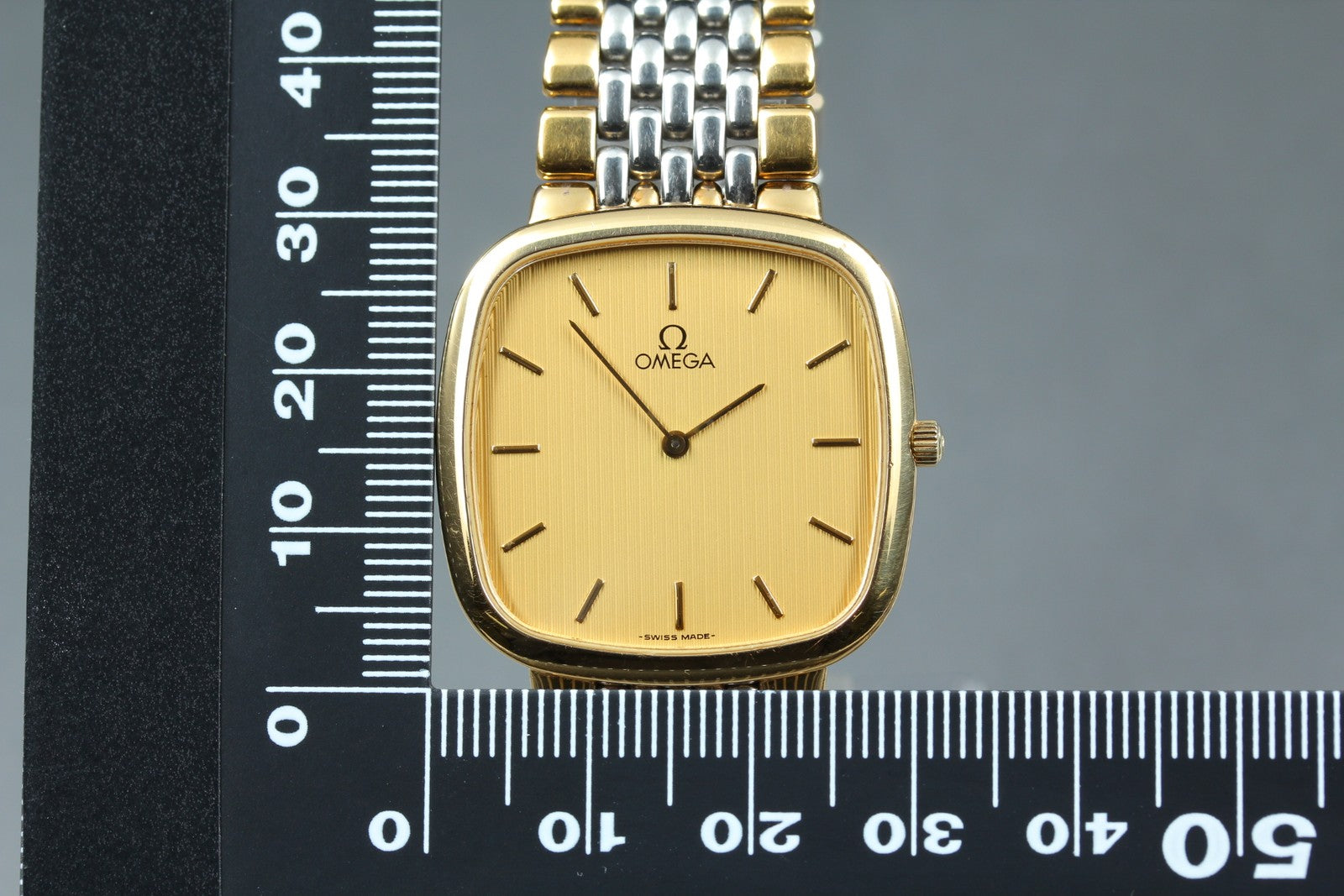 1988 Near MINT OMEGA De Ville 30mm 395.0877.2 Quartz Gold Dial Men's Vintage