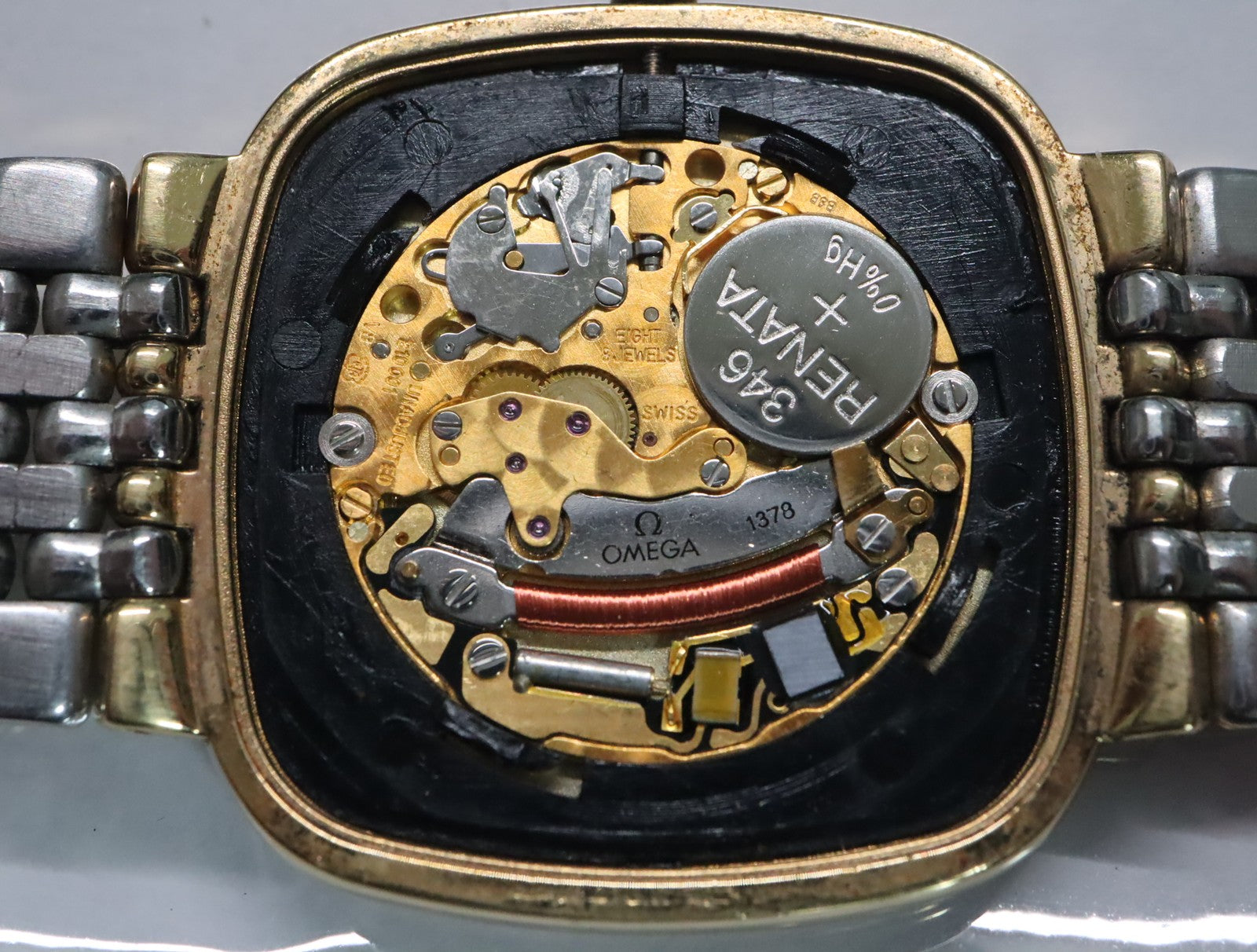 1988 Near MINT OMEGA De Ville 30mm 395.0877.2 Quartz Gold Dial Men's Vintage
