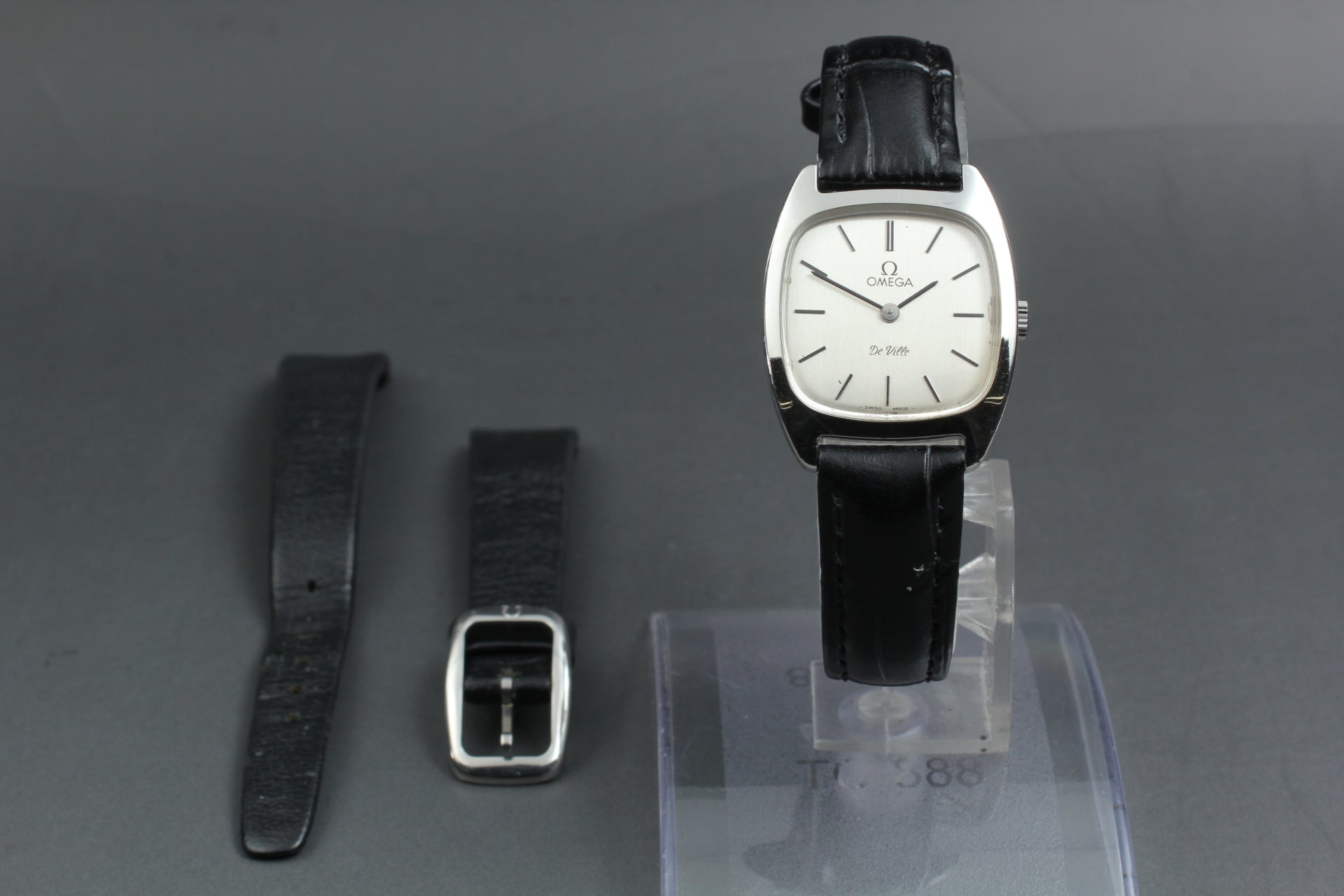 1979 Near MINT OMEGA De Ville 25mm 511.0531 Manual Silver Dial Women's Vintage