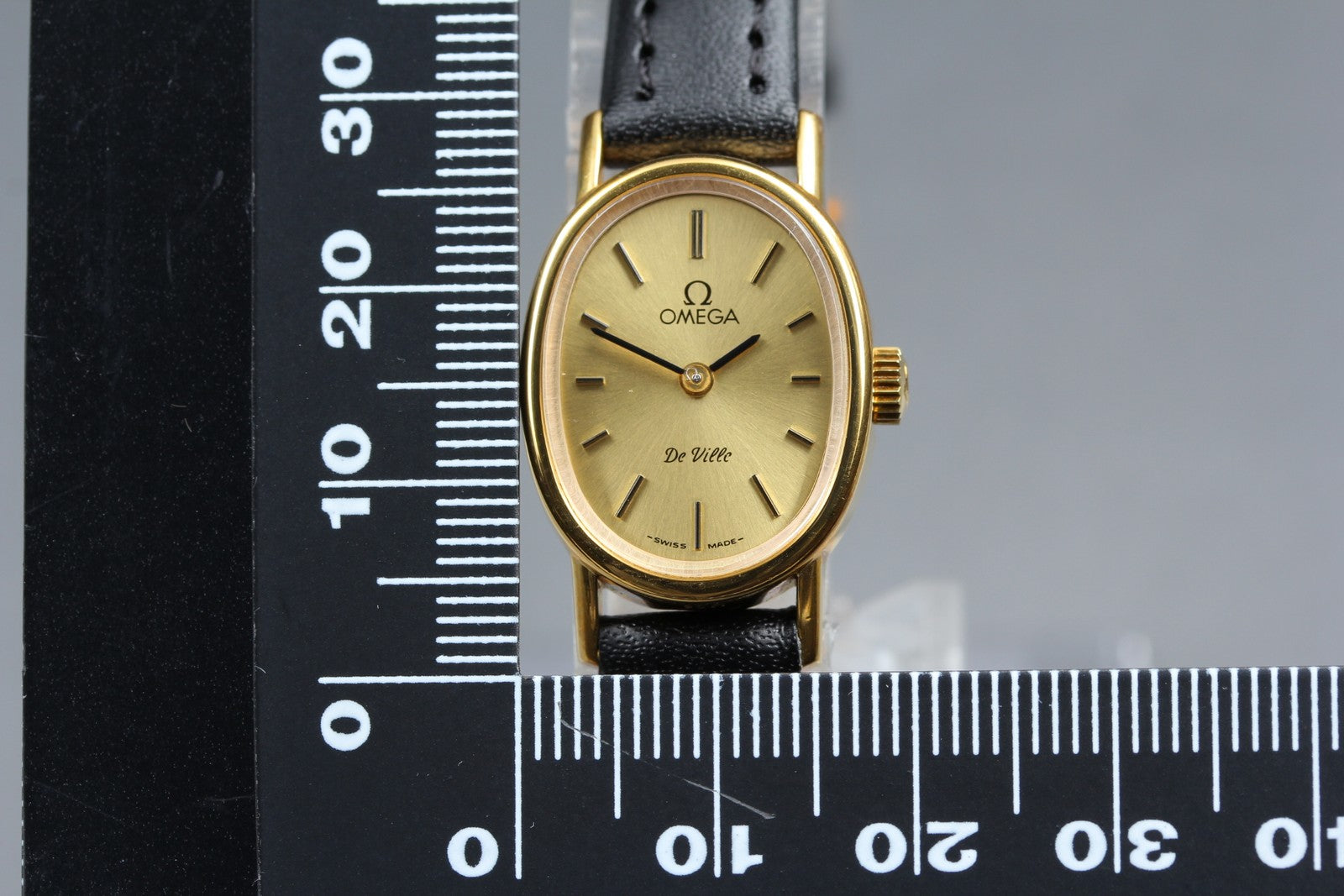 1979 Near MINT OMEGA De Ville 18mm 511.0553 Manual Gold Dial Women's Vintage