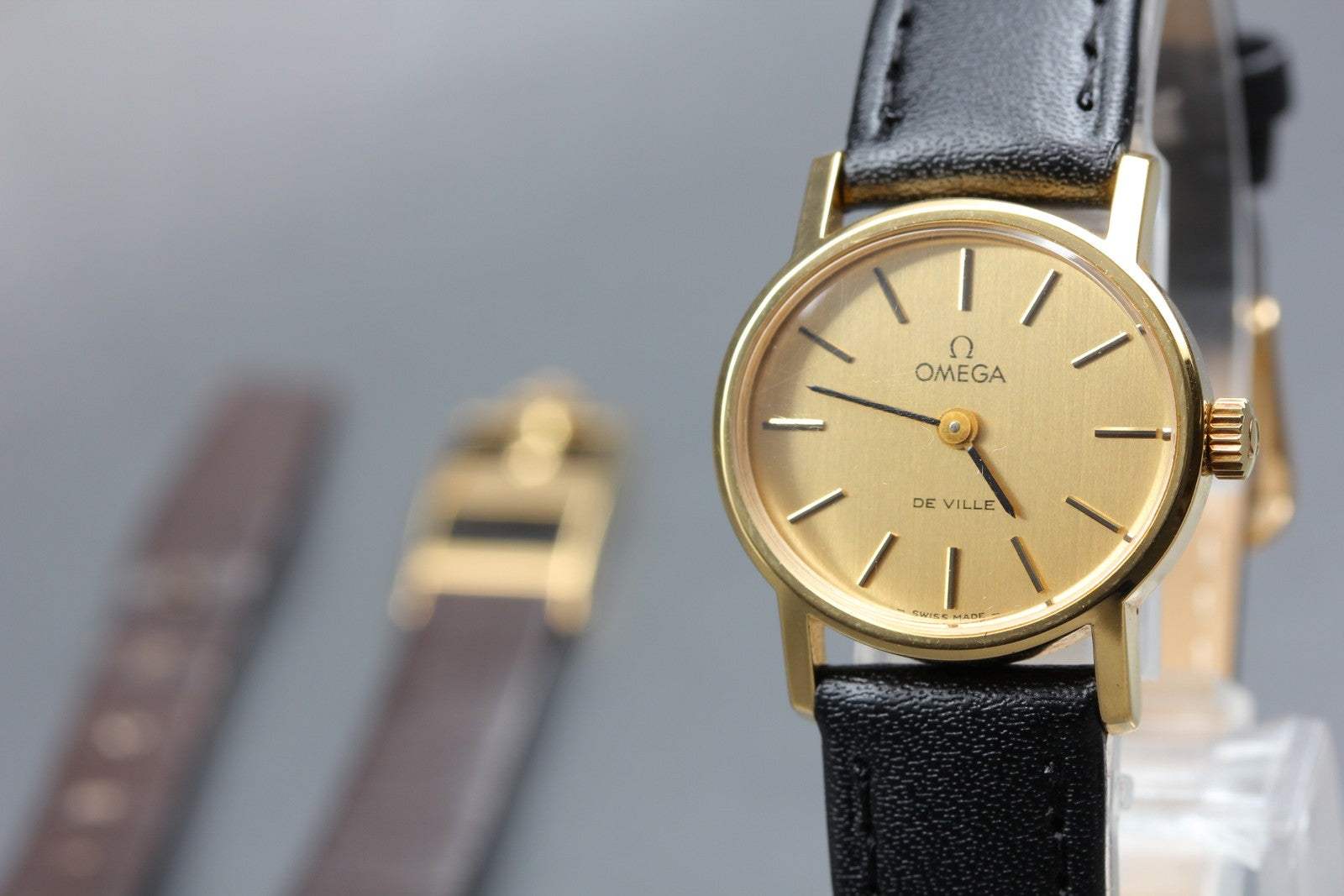 1976 Near MINT OMEGA De Ville 24mm 511.0508 Manual Gold Dial Women's Vintage
