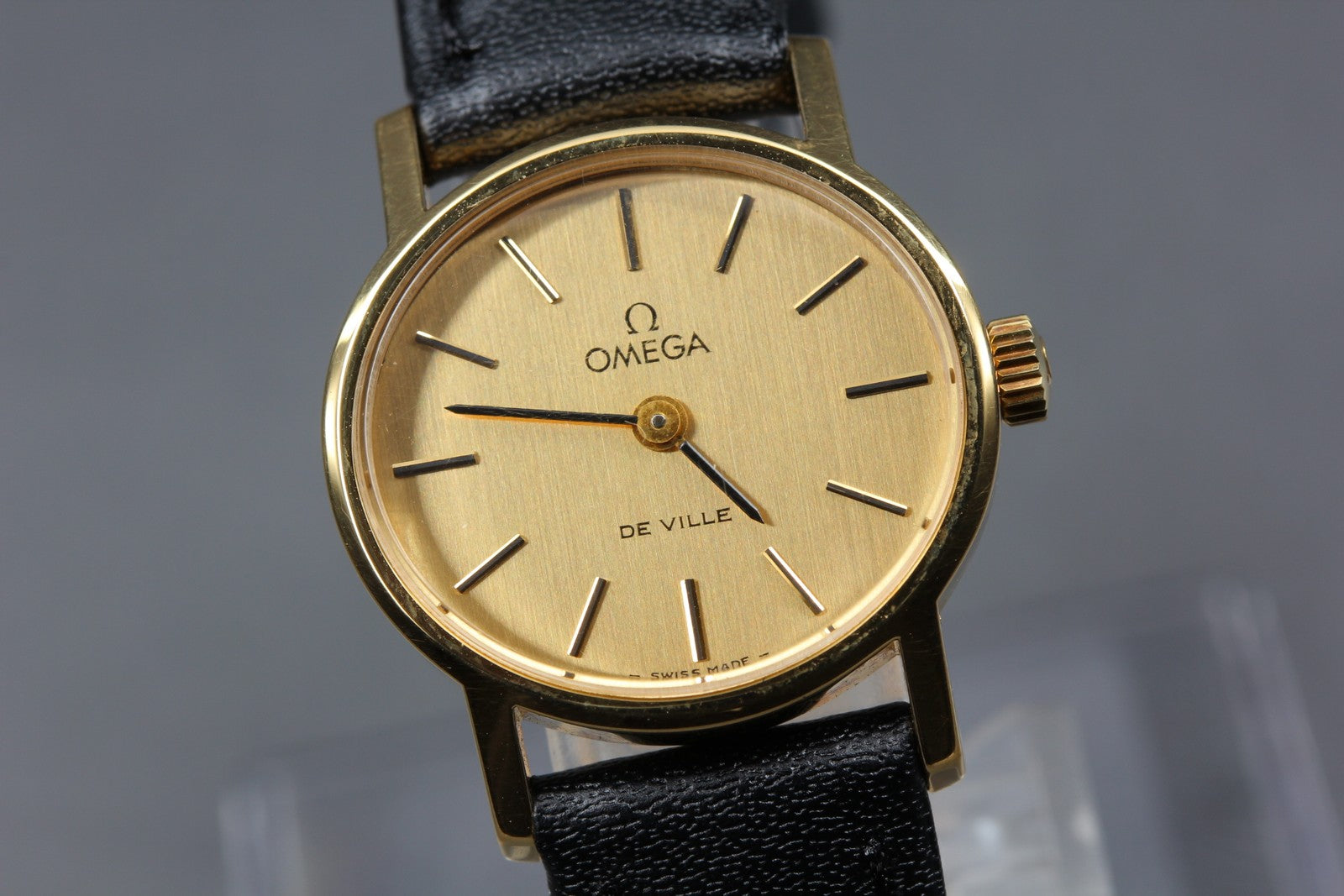 1976 Near MINT OMEGA De Ville 24mm 511.0508 Manual Gold Dial Women's Vintage