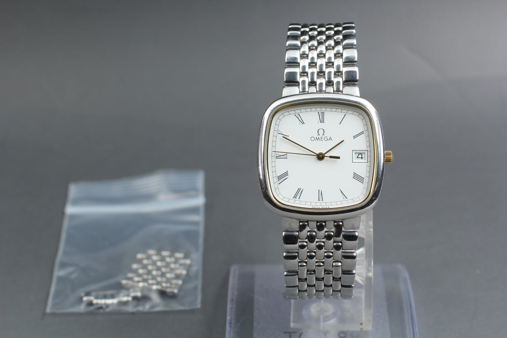 1988 Near MINT OMEGA De Ville 30mm 396.1017 Quartz White Roman Men's Vintage