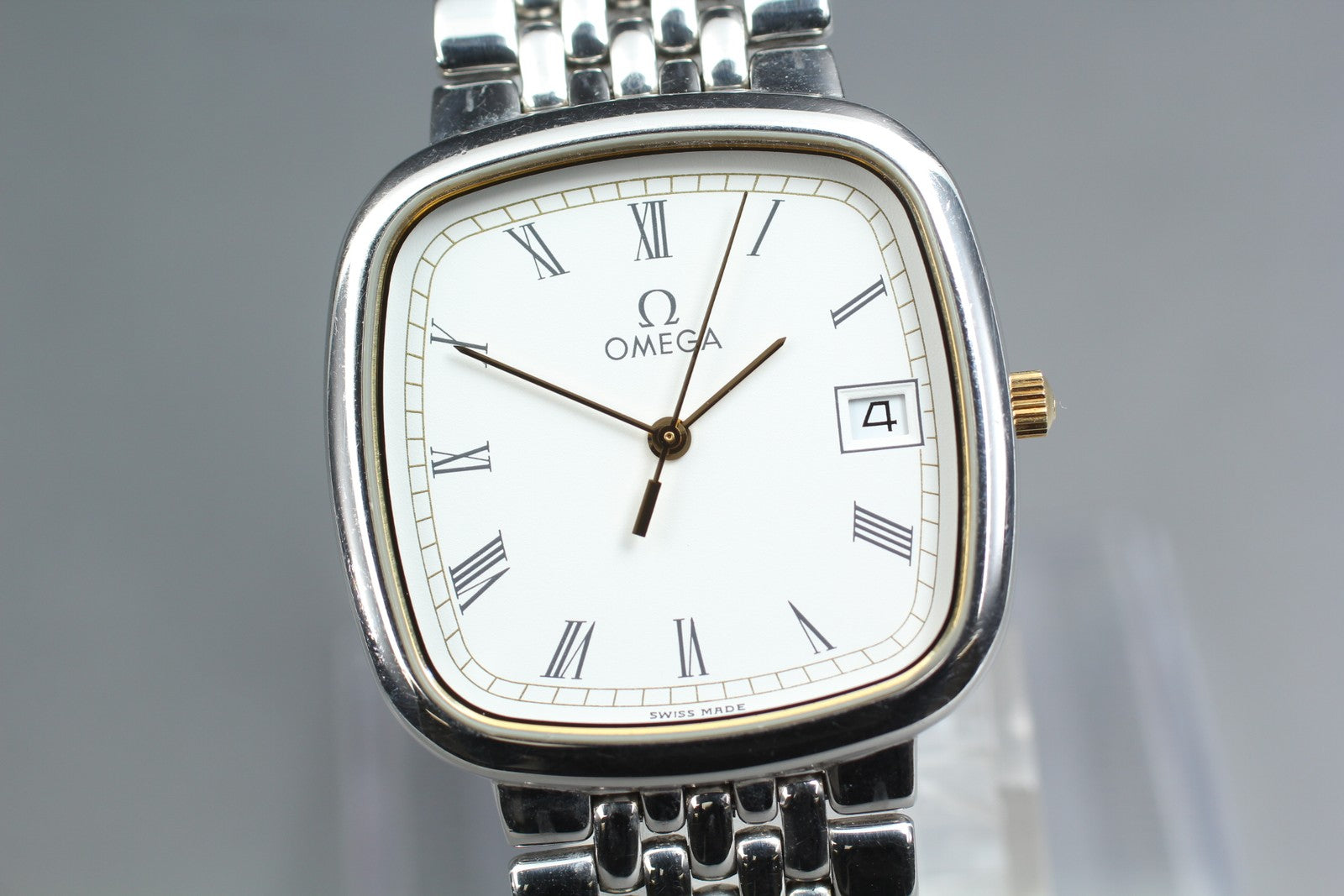 1988 Near MINT OMEGA De Ville 30mm 396.1017 Quartz White Roman Men's Vintage