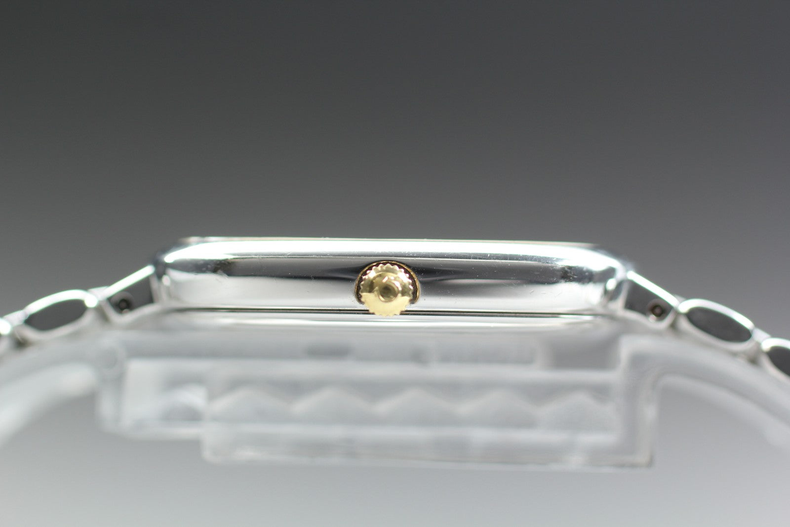 1988 Near MINT OMEGA De Ville 30mm 396.1017 Quartz White Roman Men's Vintage