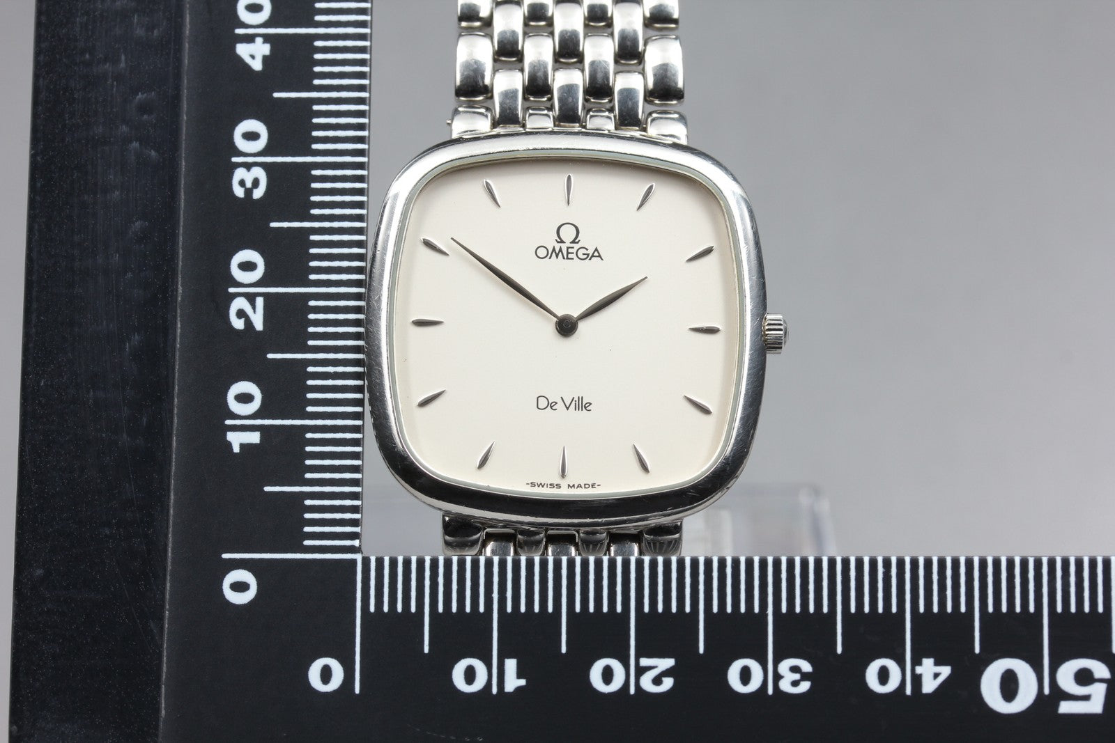 1994 Near MINT OMEGA De Ville 30mm 395.3378 Quartz Silver Dial Men's Vintage