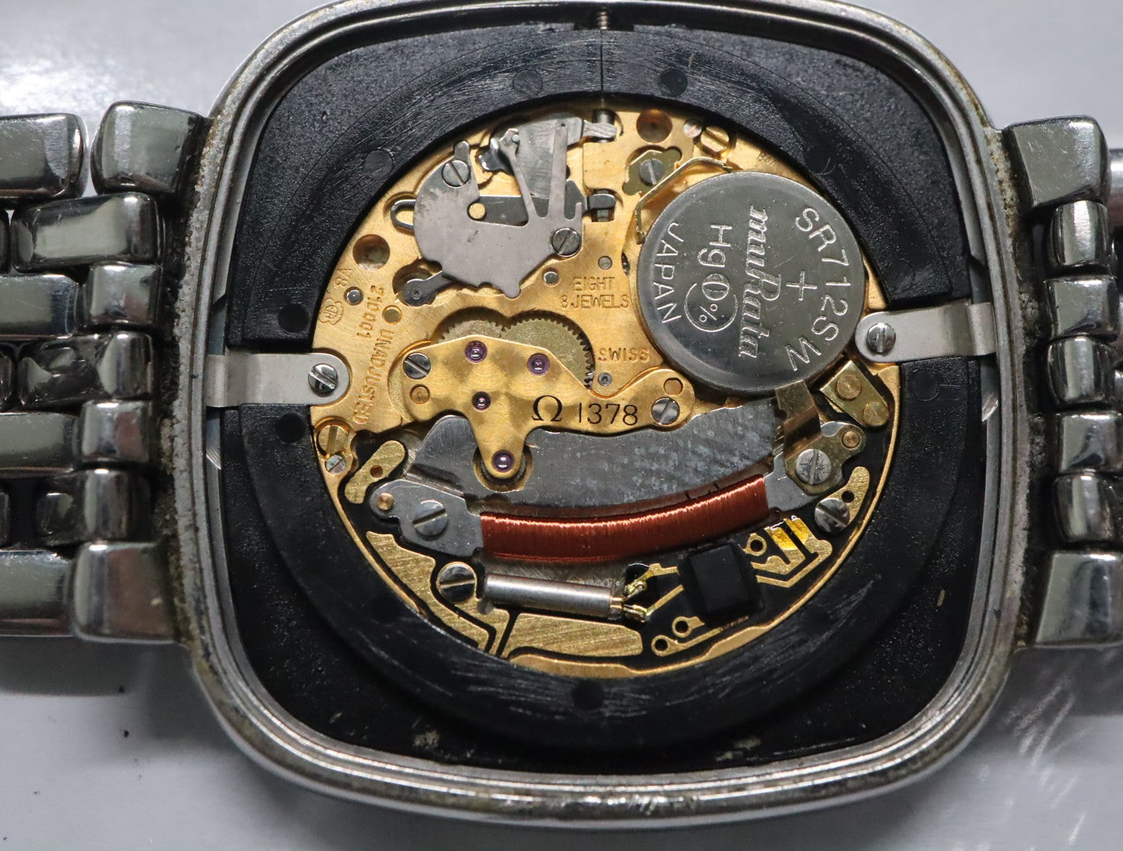 1994 Near MINT OMEGA De Ville 30mm 395.3378 Quartz Silver Dial Men's Vintage