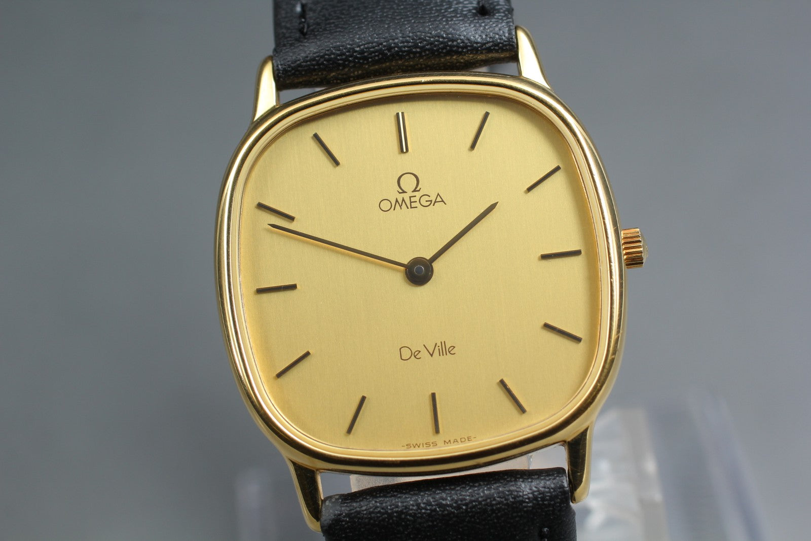 1984 Near MINT OMEGA De Ville 30mm 191.0219 Quartz Gold Dial Men's Watch Vintage