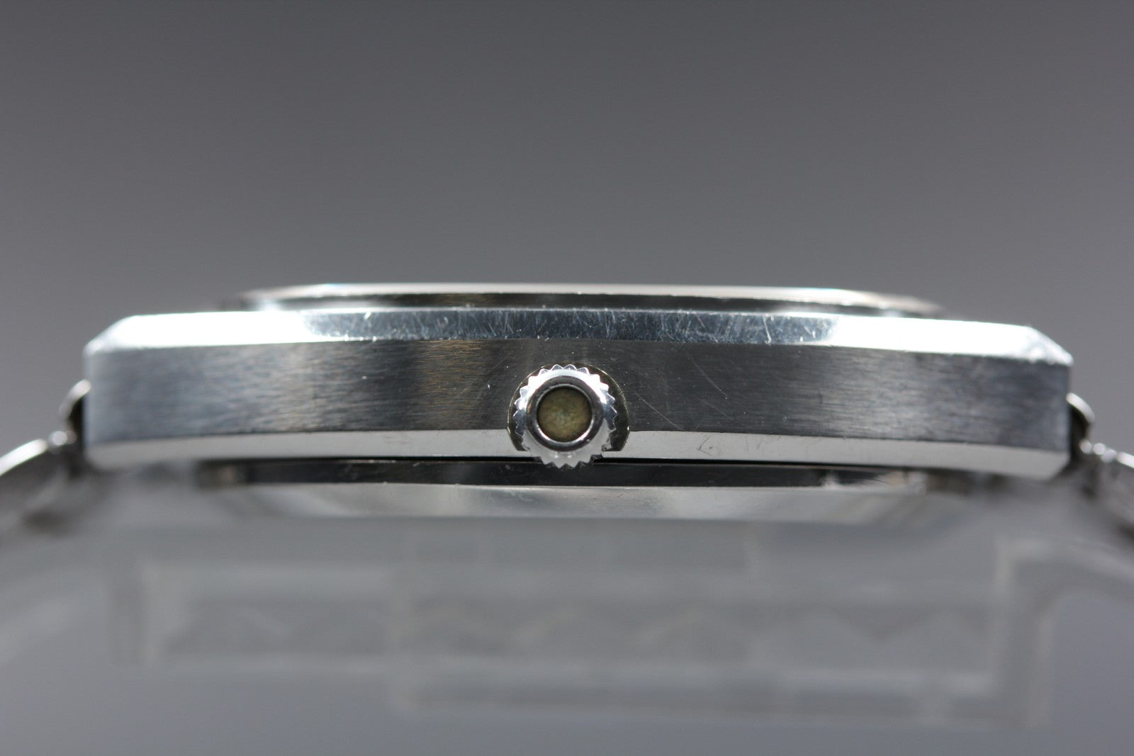 1977 Near MINT OMEGA De Ville 34mm 192.0035 Quartz Silver Dial Men's Vintage