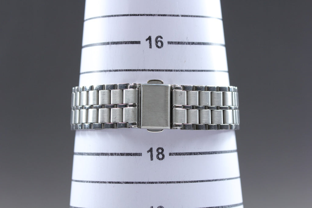 1977 Near MINT OMEGA De Ville 34mm 192.0035 Quartz Silver Dial Men's Vintage