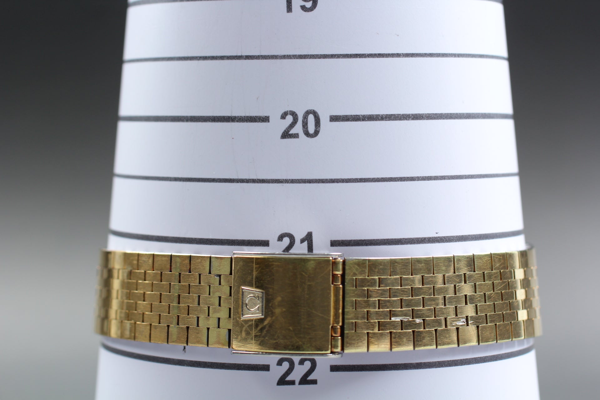1977 Near MINT OMEGA Seamaster 35mm 196.0116 Quartz Gold Dial Men's Vintage