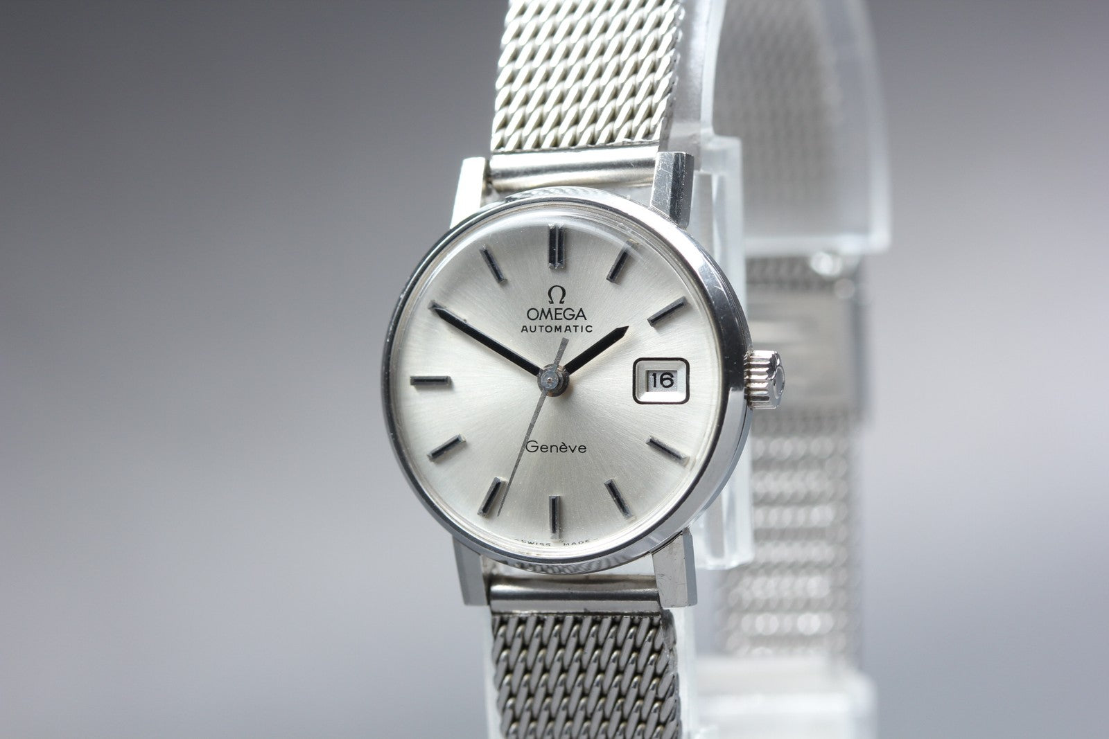 1972 Near MINT OMEGA Geneve 23mm 562.018 Automatic Silver Dial Women's Vintage