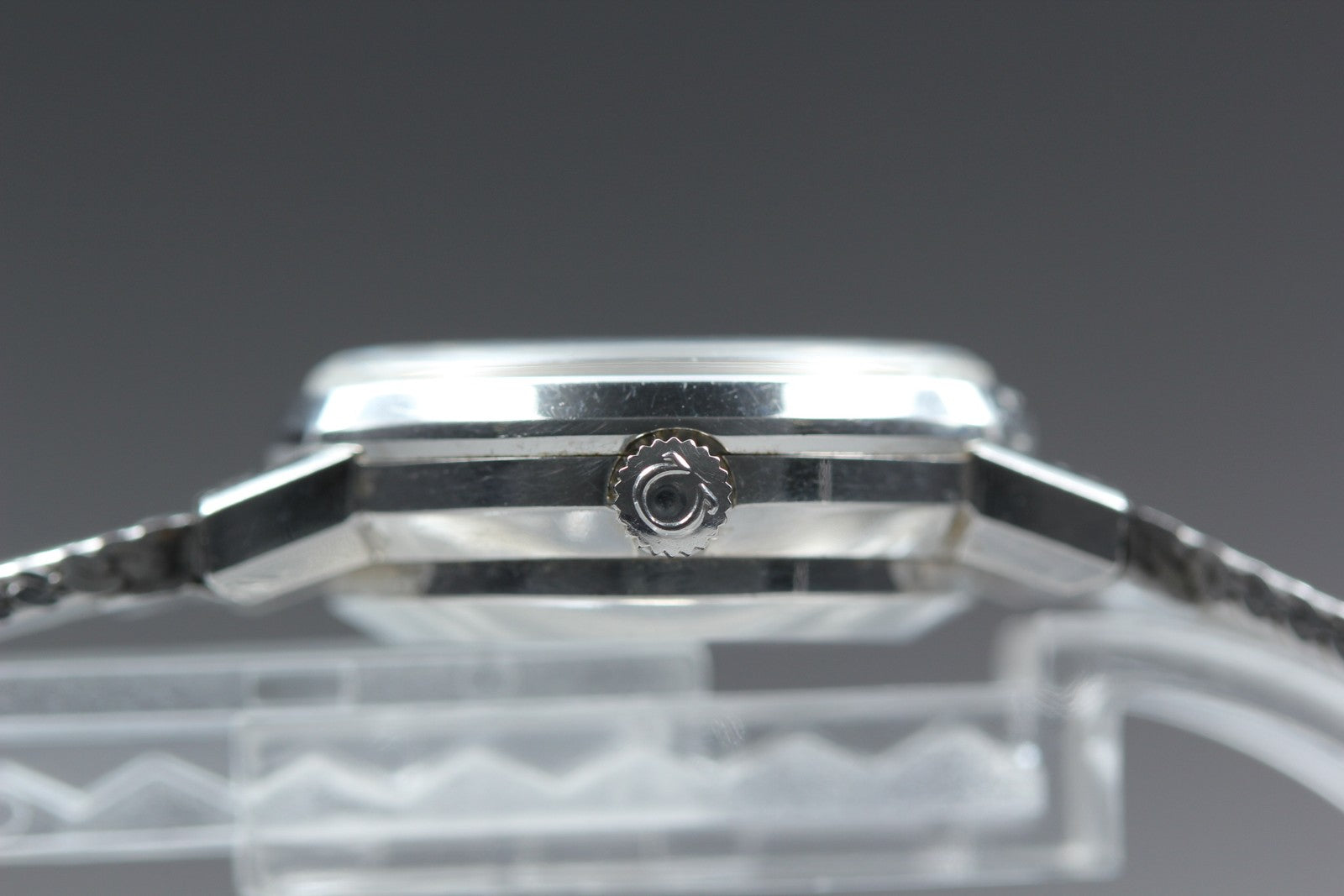 1972 Near MINT OMEGA Geneve 23mm 562.018 Automatic Silver Dial Women's Vintage