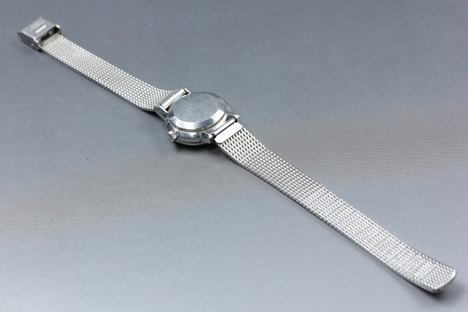 1972 Near MINT OMEGA Geneve 23mm 562.018 Automatic Silver Dial Women's Vintage